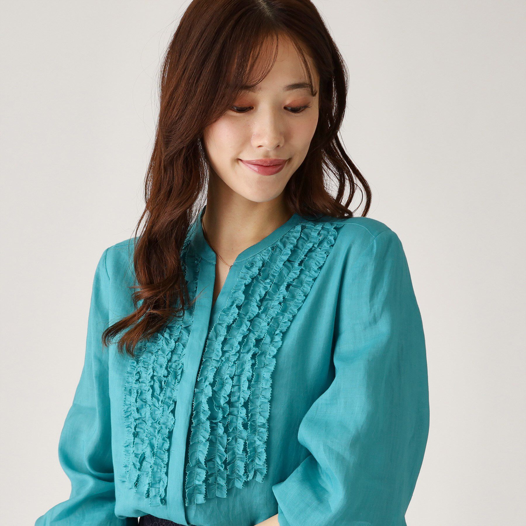 COUP DE CHANCE「【ラミー100％／洗える】夏におすすめ！華やかフリルデザインブラウス」|シャツ・ブラウス|ブルーグリーン(09