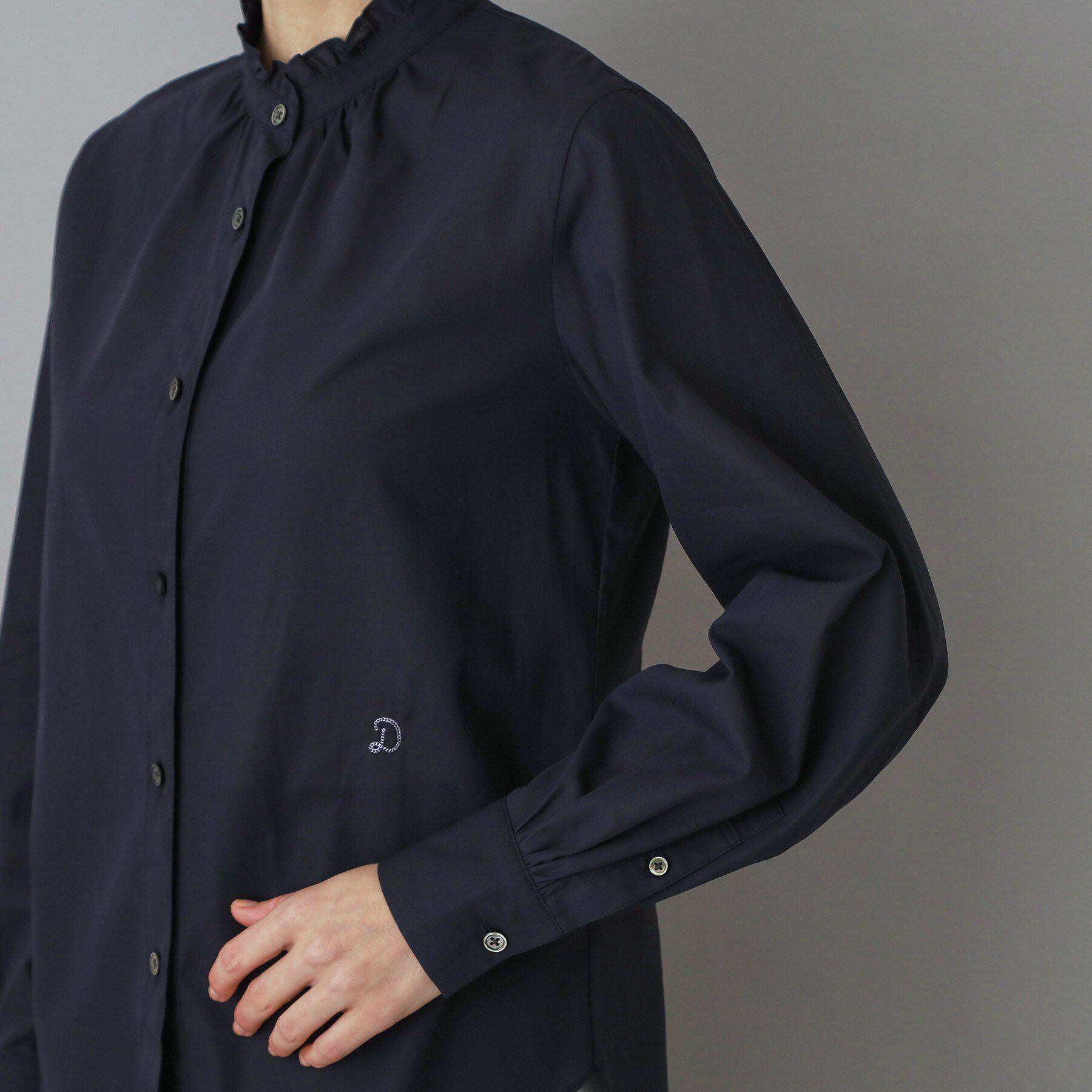 DRESSTERIOR「スタンドフリルネックブラウス」|シャツ・ブラウス|