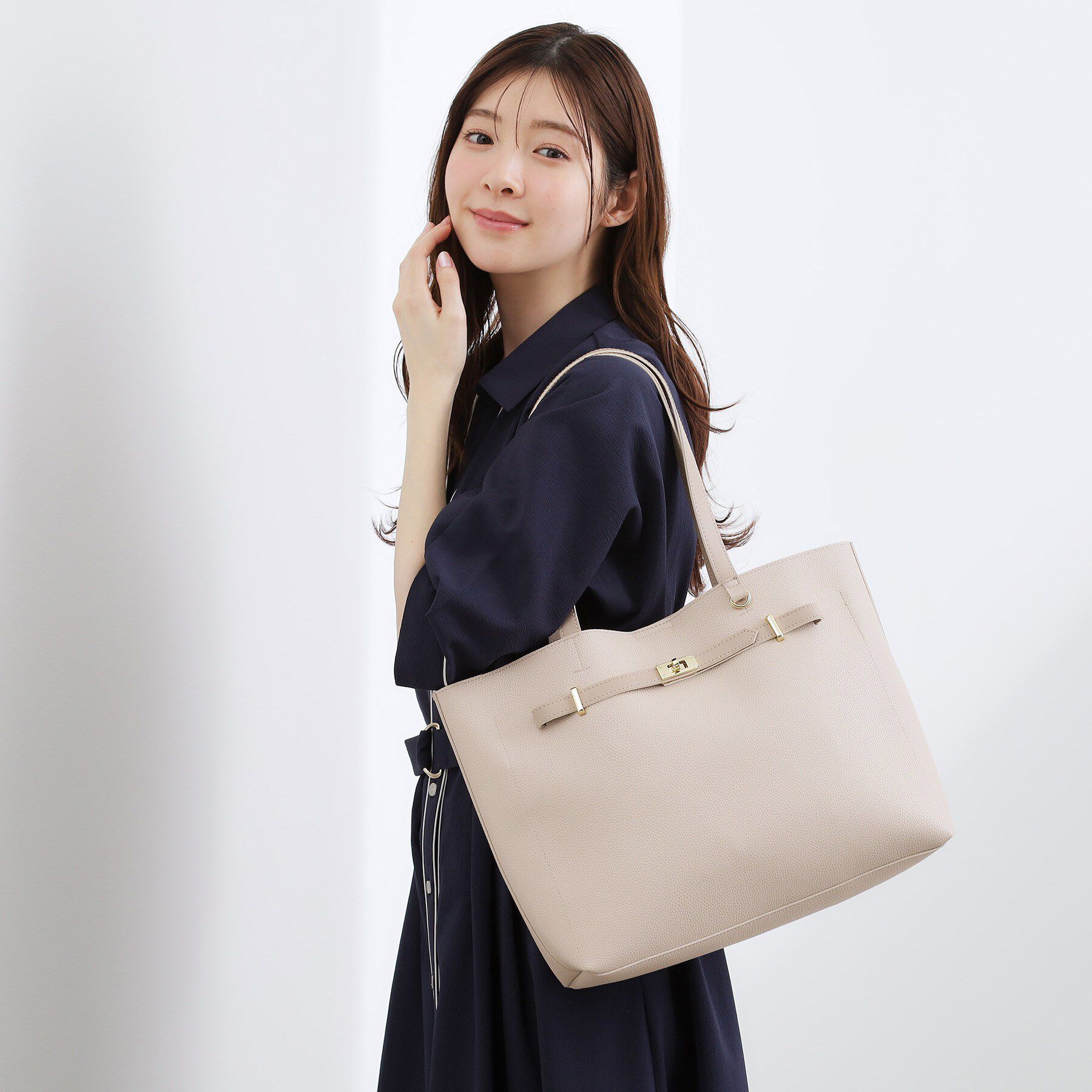 grove「【軽量・A4】ベルト3層トート」|トートバッグ|