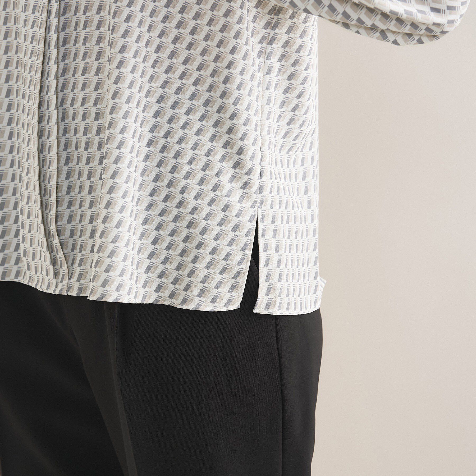 INDIVI「【セレモニー／洗える／透けにくい】ジオメ柄プリントブラウス」|シャツ・ブラウス|