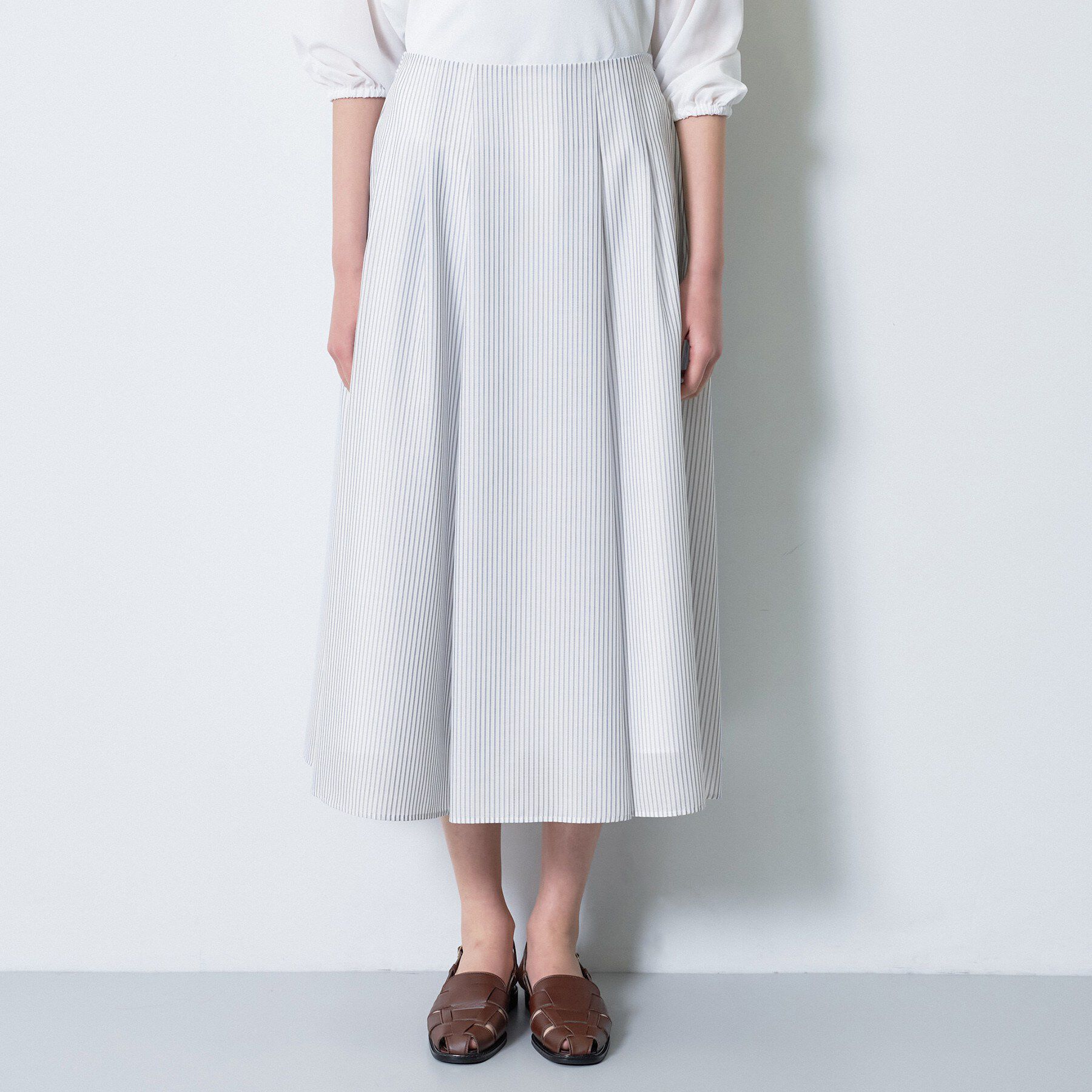 INDIVI「【洗える／SETUP可能】シアーシャンブレータックフレアスカート」|スカート|