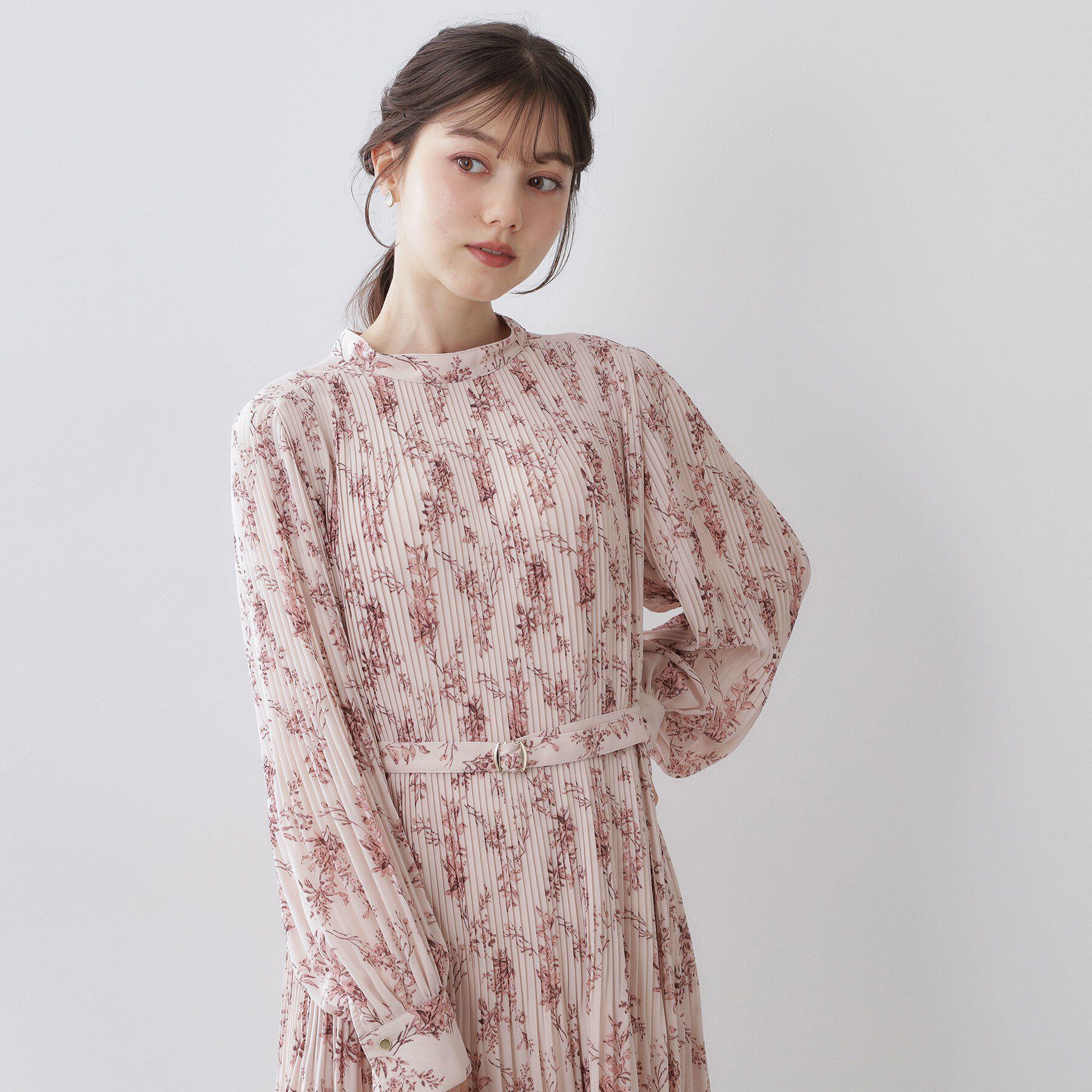 index「ベルト付きプリーツフレアワンピース【洗濯機OK/イージーアイロン/防シワ】《5col》」|ワンピース|ピンクベージュ(15