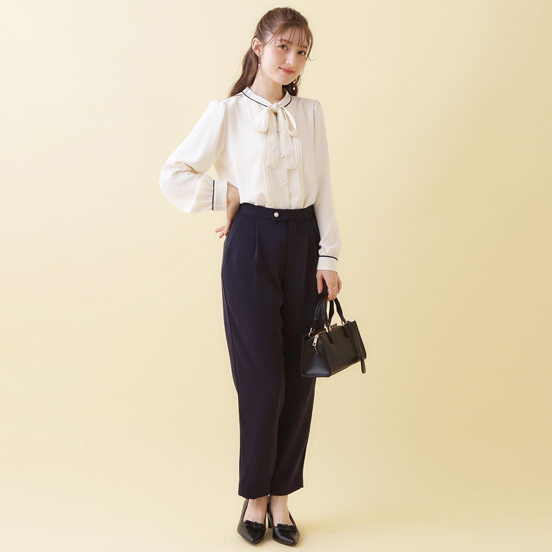 Couture broach「【ハレの日・通勤】パール調釦テーパードパンツ」|その他|