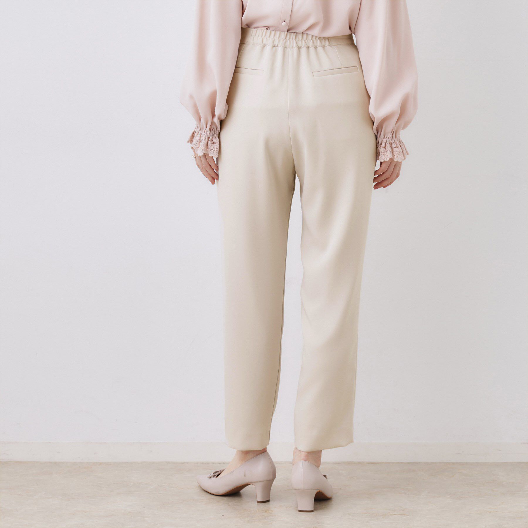 Couture broach「【ハレの日・通勤】パール調釦テーパードパンツ」|その他|