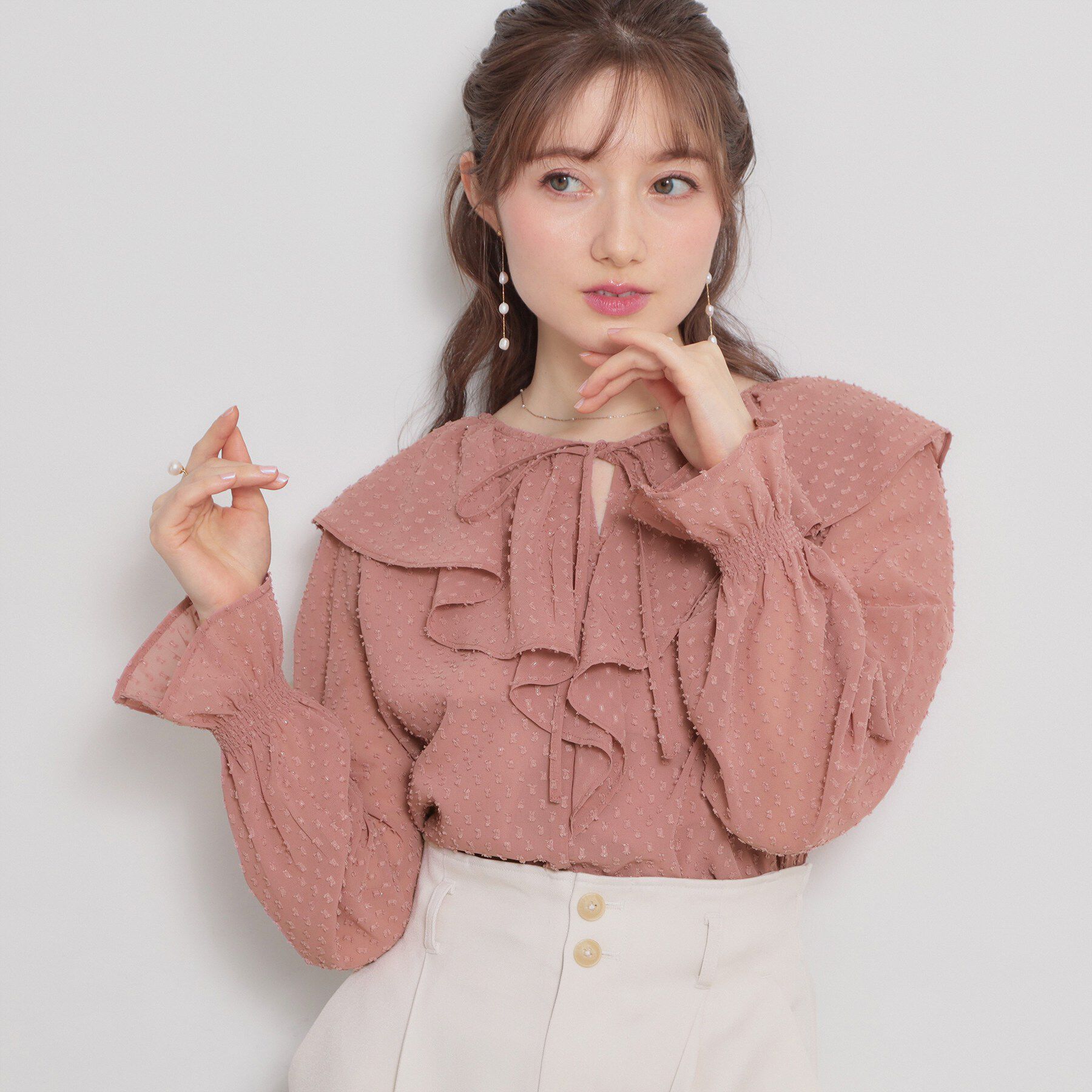 Couture broach「【着映え・洗える】ラメカットドビーフリルブラウス」|シャツ・ブラウス|ピンク(072)