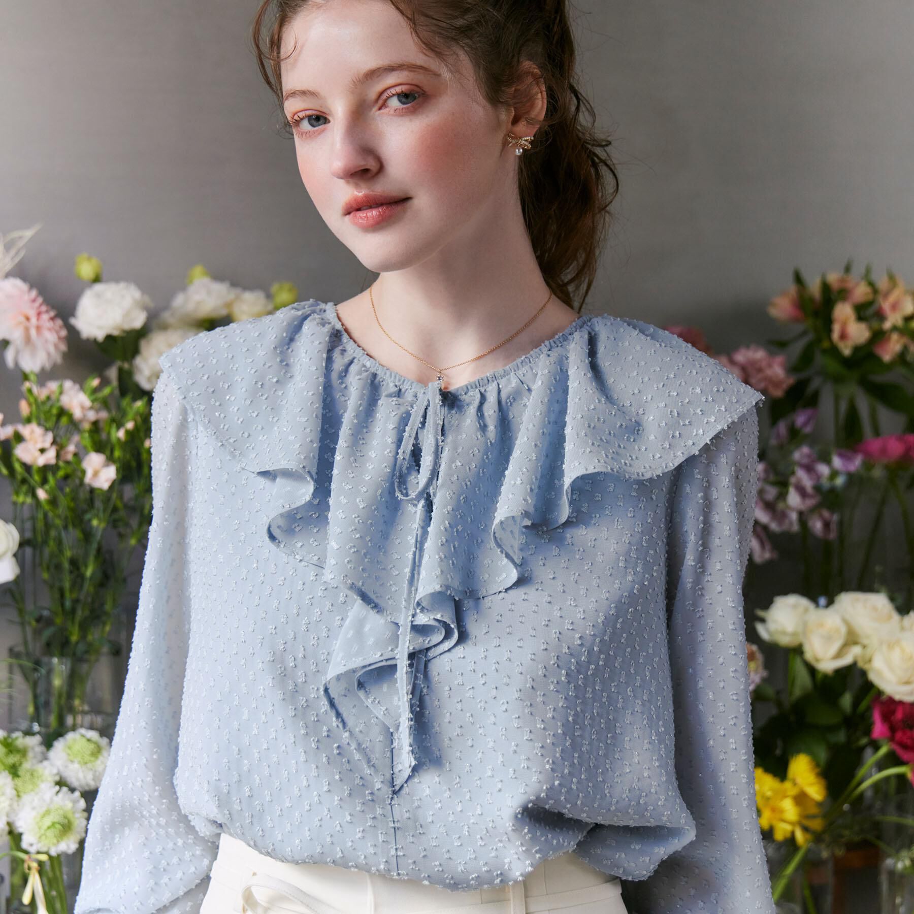 Couture broach「【着映え・洗える】ラメカットドビーフリルブラウス」|シャツ・ブラウス|ブルー(092)