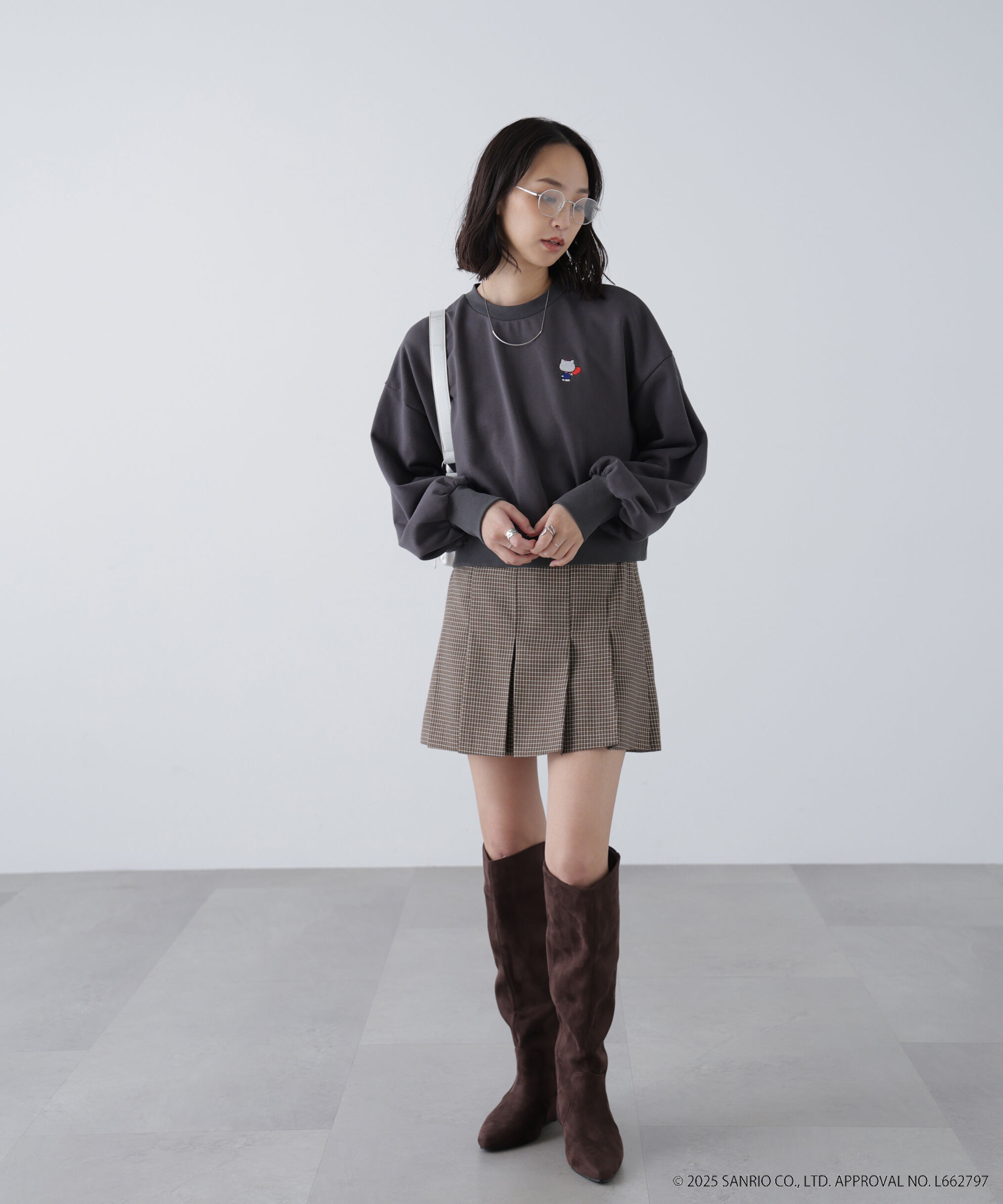  「ｻﾝﾘｵｷｬﾗｸﾀｰｽﾞｺﾗﾎﾞ SHORT SWEAT ｼｮｰﾄｽｳｪｯﾄ 胸KITTY&times; 」|Tシャツ・カットソー|