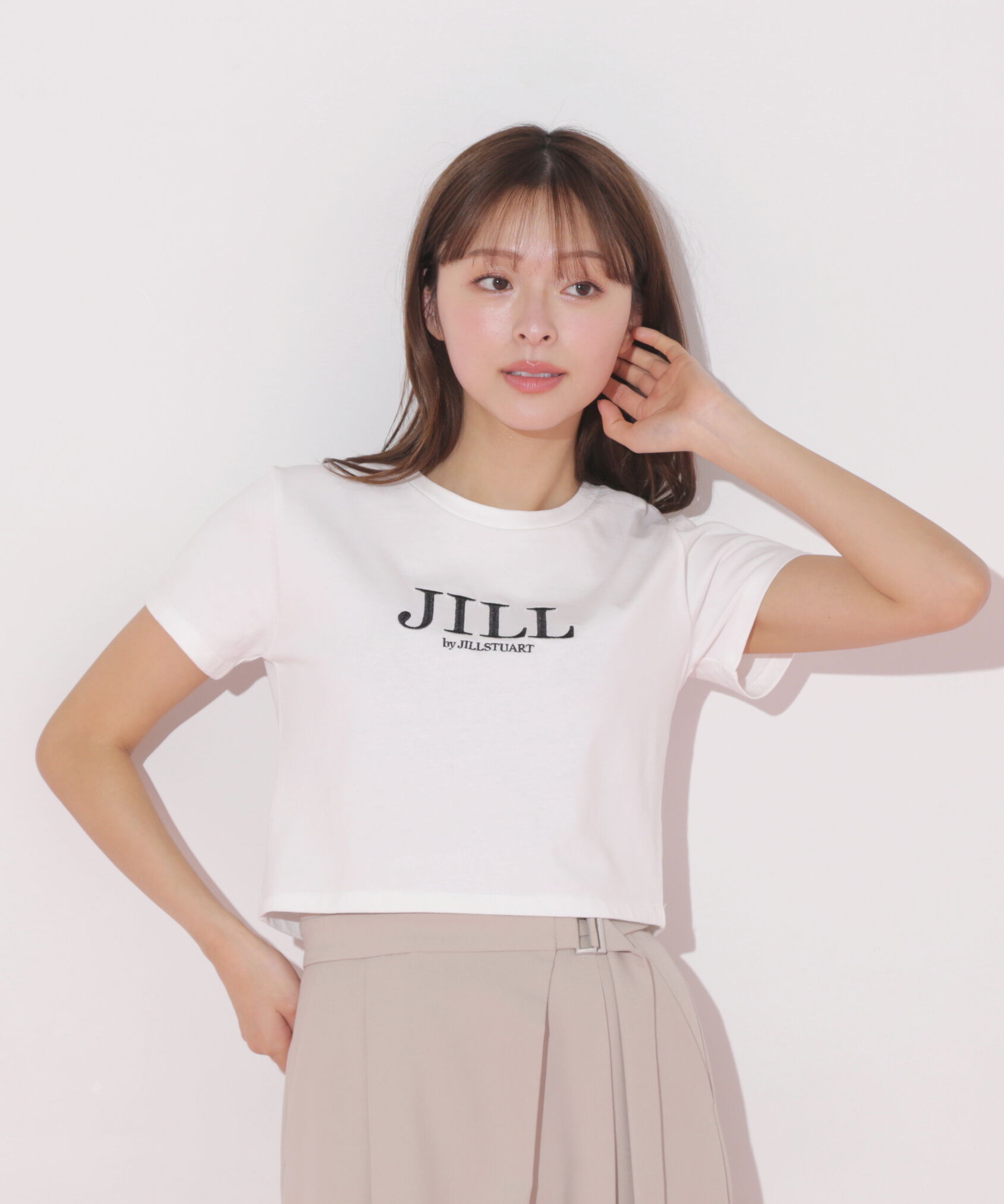  「ショート丈刺繍ロゴTシャツオーガニックコットン」|Tシャツ・カットソー|