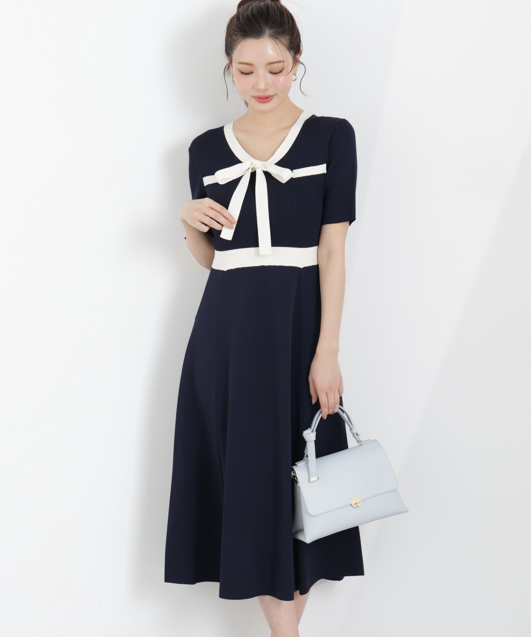 PROPORTION BODY DRESSING「リボンタイバイカラーニットワンピース　26SS」|ワンピース|ネイビー&times;エク