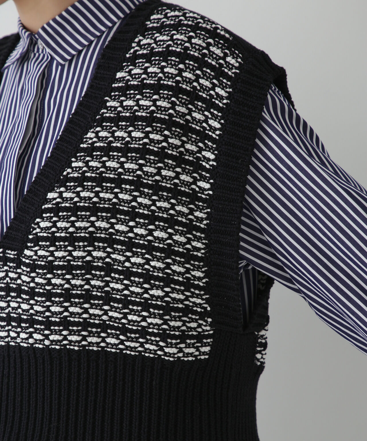  「◆ジャカードＶネックベスト」|ニット・セーター|