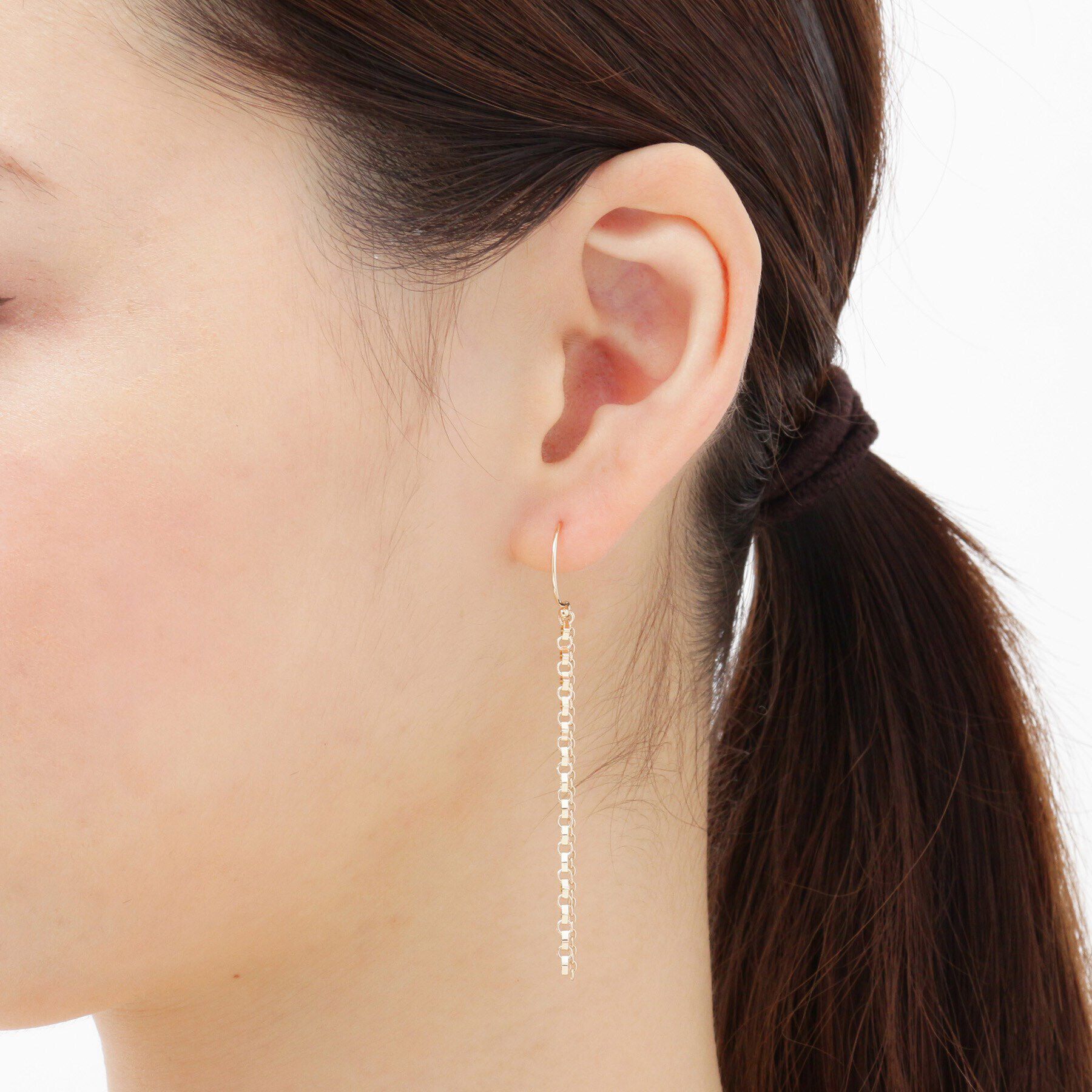 COCOSHNIK「K10デザインチェーン&times;丸アズキ フリンジ フックピアス」|ピアス|