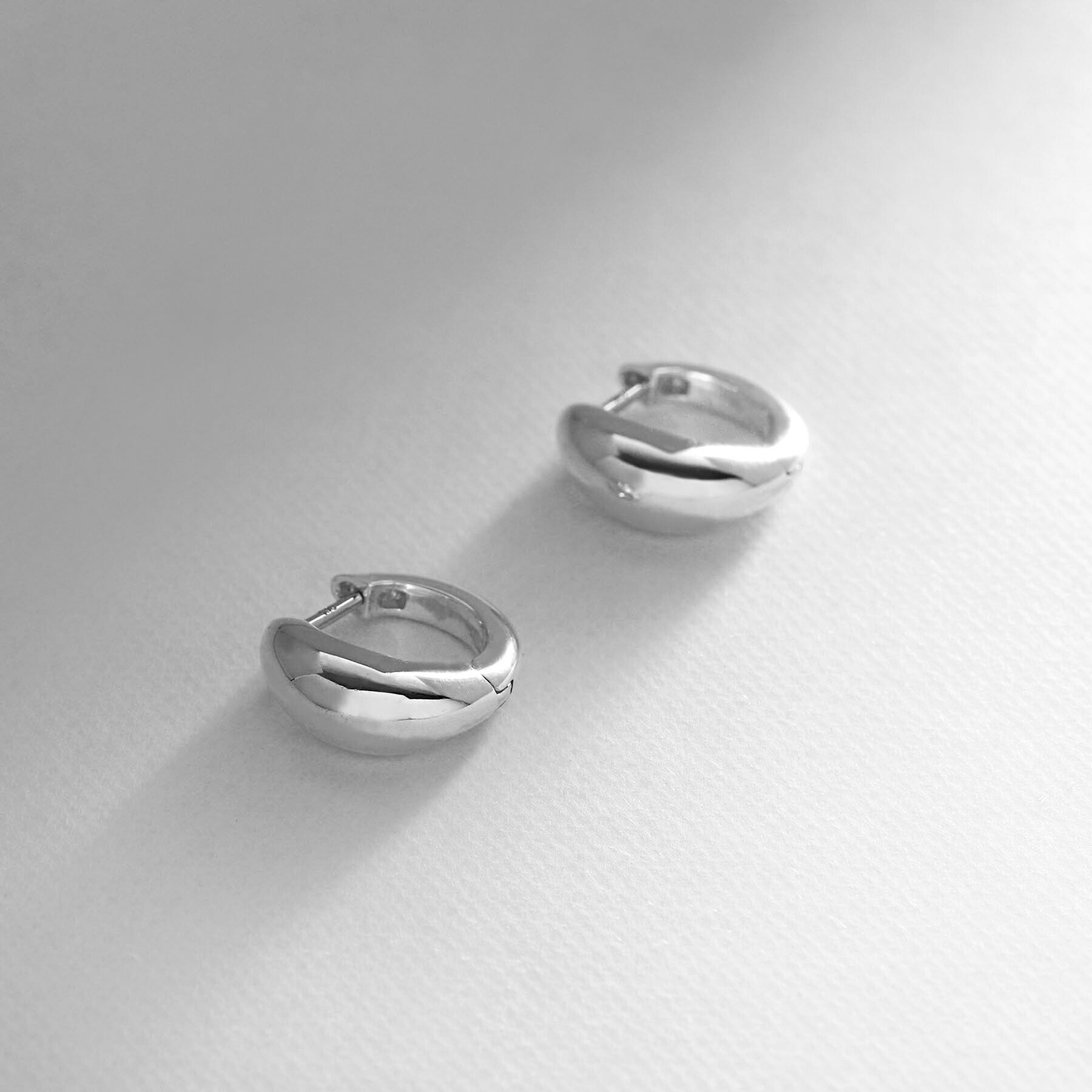 COCOSHNIK ONKITSCH「シルバー ハギーフープ マーキスピアス」|ピアス|