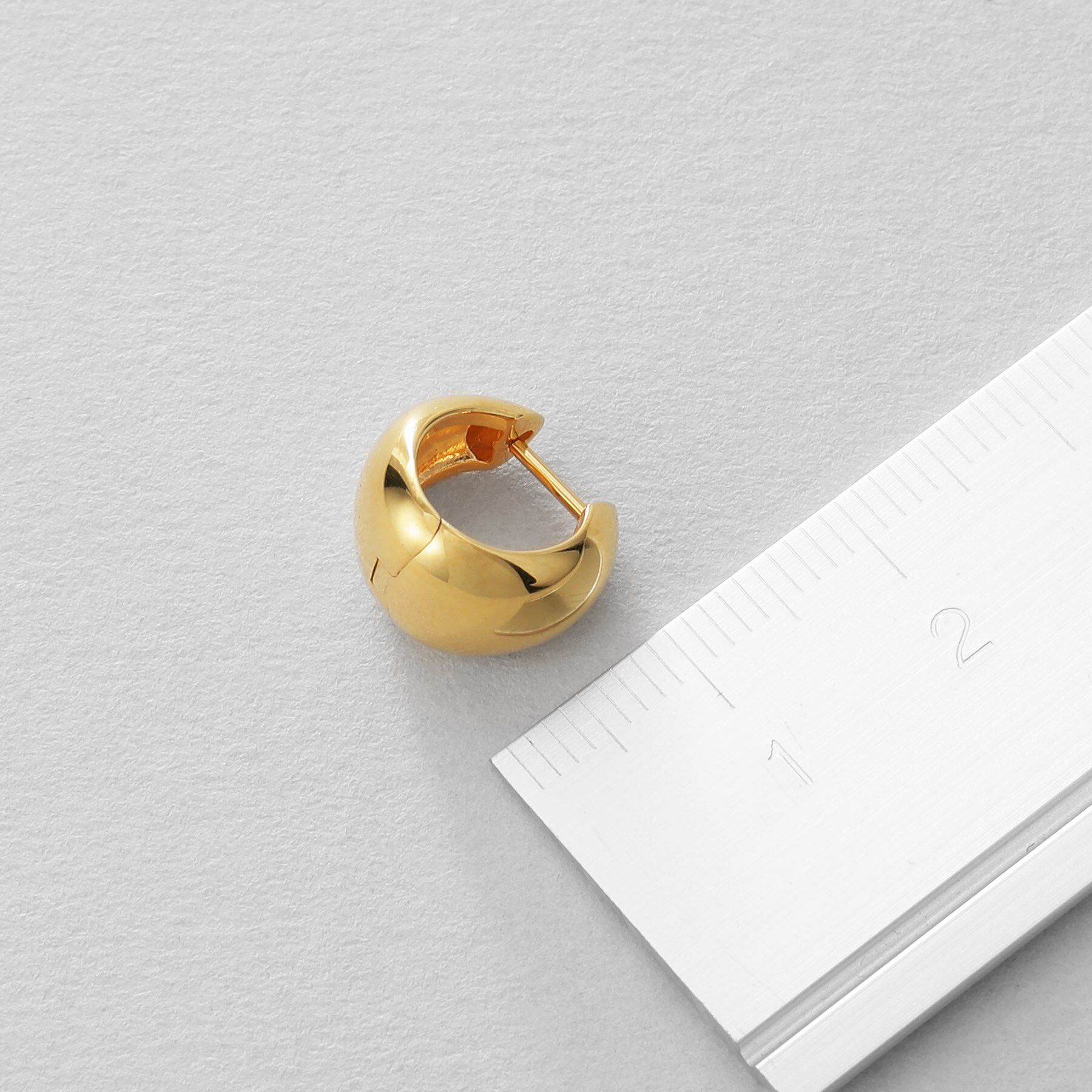 COCOSHNIK ONKITSCH「シルバー ハギーフープ ポインテッドワイドピアス GP」|ピアス|