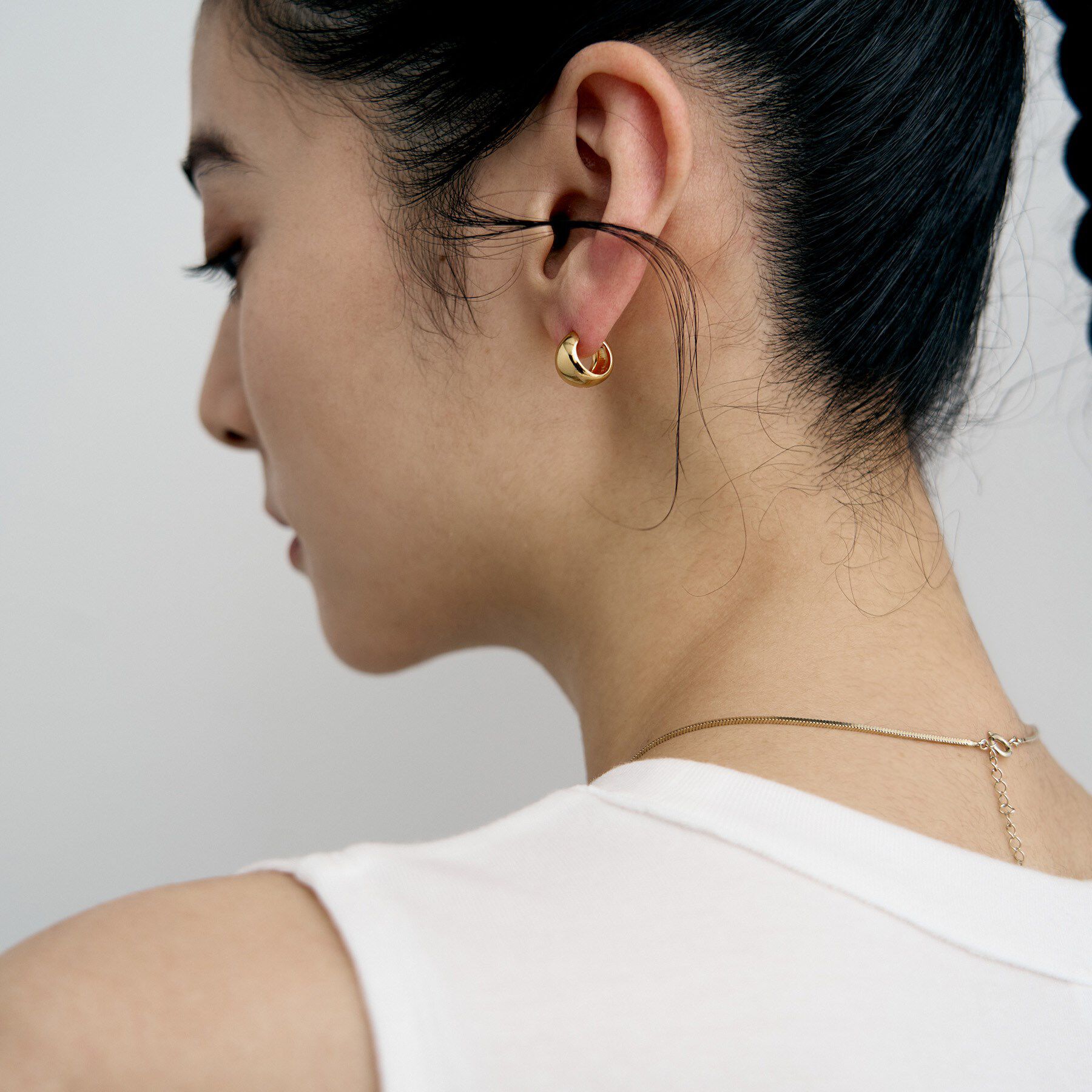 COCOSHNIK ONKITSCH「シルバー ハギーフープ ポインテッドワイドピアス GP」|ピアス|