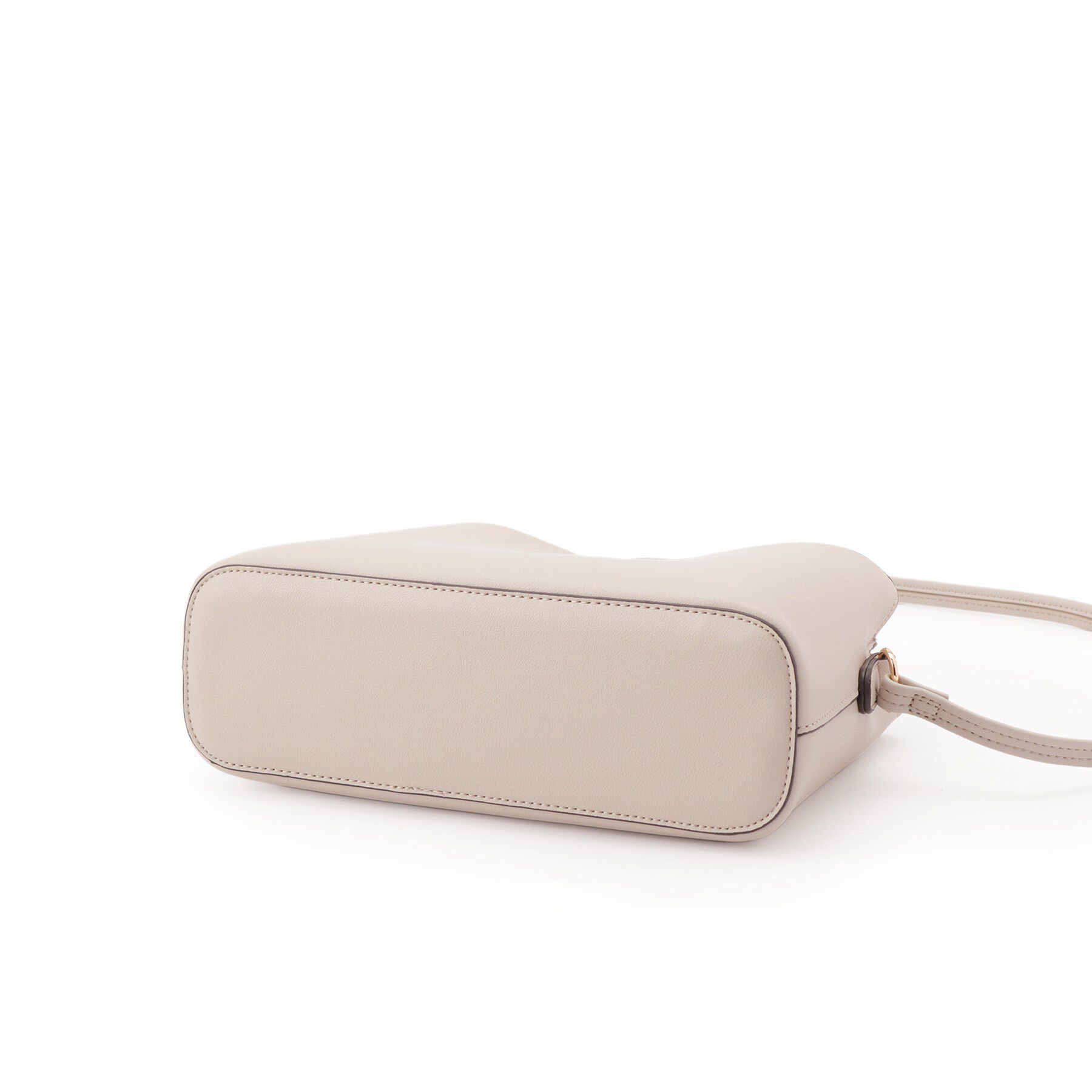 SHOO･LA･RUE「コンパクトながらしっかり入る 一枚革風 3層ショルダーバッグ」|ショルダー・メッセンジャー|