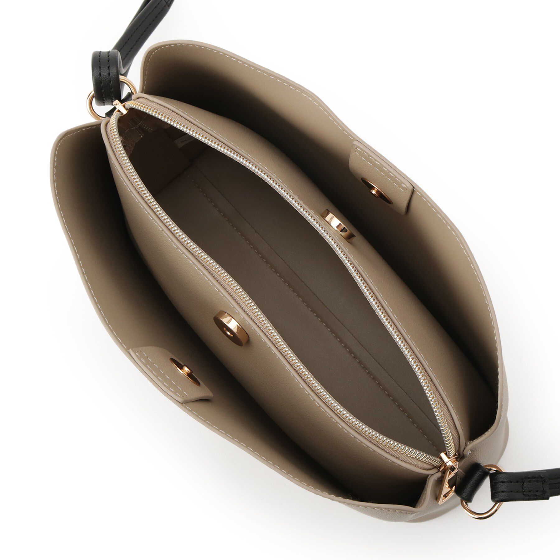 SHOO･LA･RUE「コンパクトながらしっかり入る 一枚革風 3層ショルダーバッグ」|ショルダー・メッセンジャー|