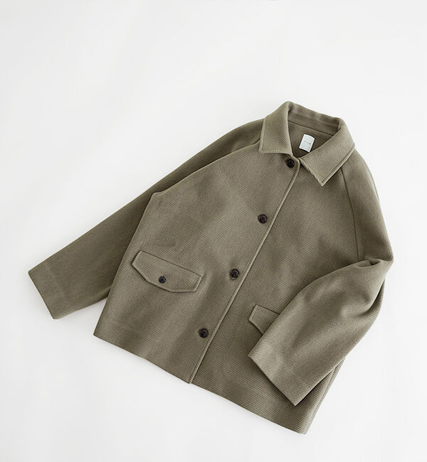 休日と詩「waiting for the sun」|ステンカラーコート|