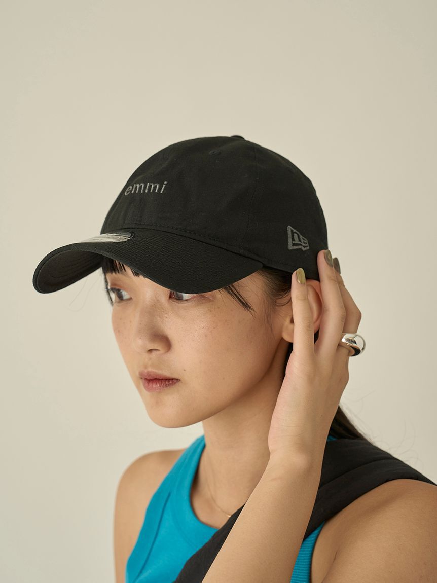 emmi atelier「【10th】【emmi|NEW ERA】9TWENTY emmiロゴキャンバスキャップ」|キャップ・キャスケット|BLK