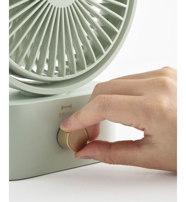 BRUNO「ポータブルスイングデスクファン」|電化製品|