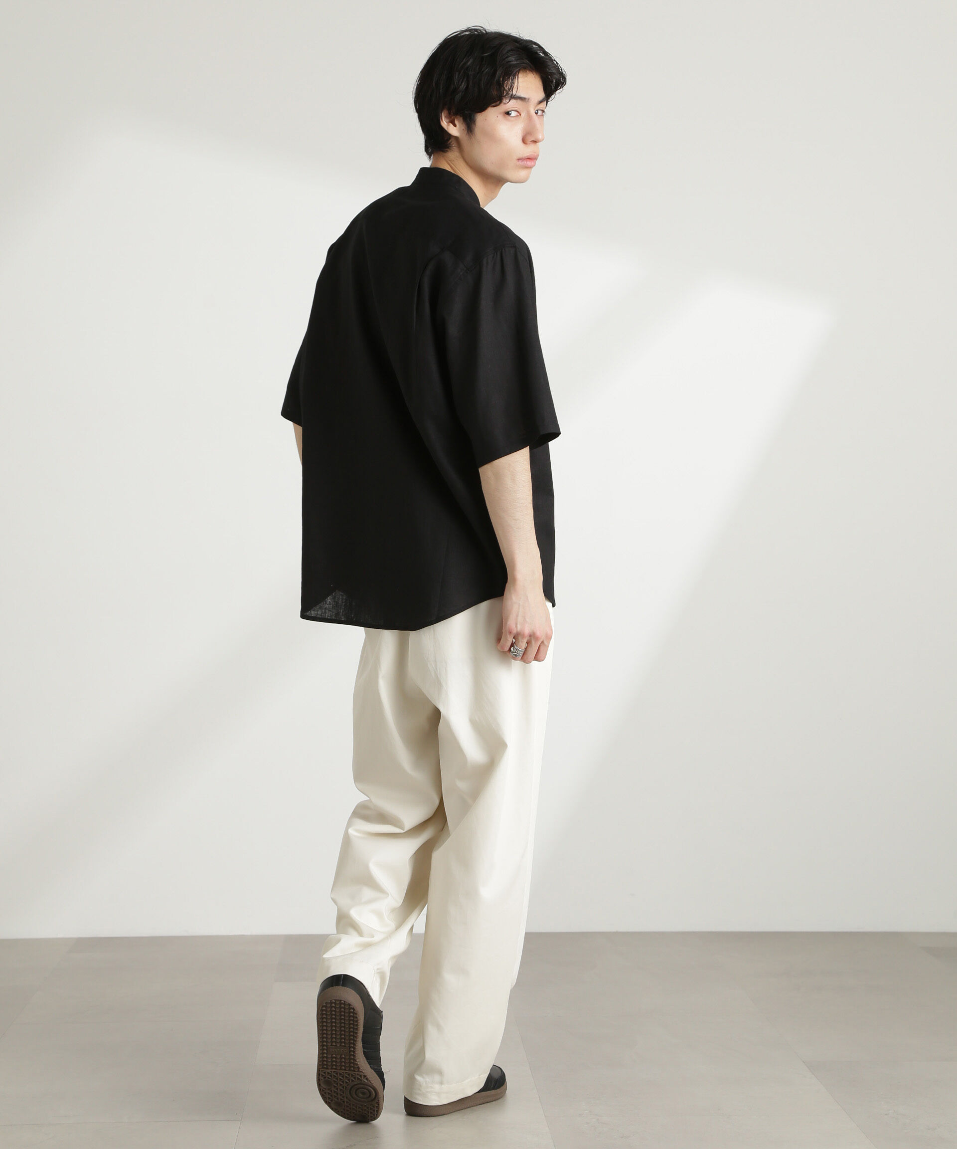 nano･universe「アンチスメルリネン バンドカラーシャツ 半袖」|シャツ・ブラウス|