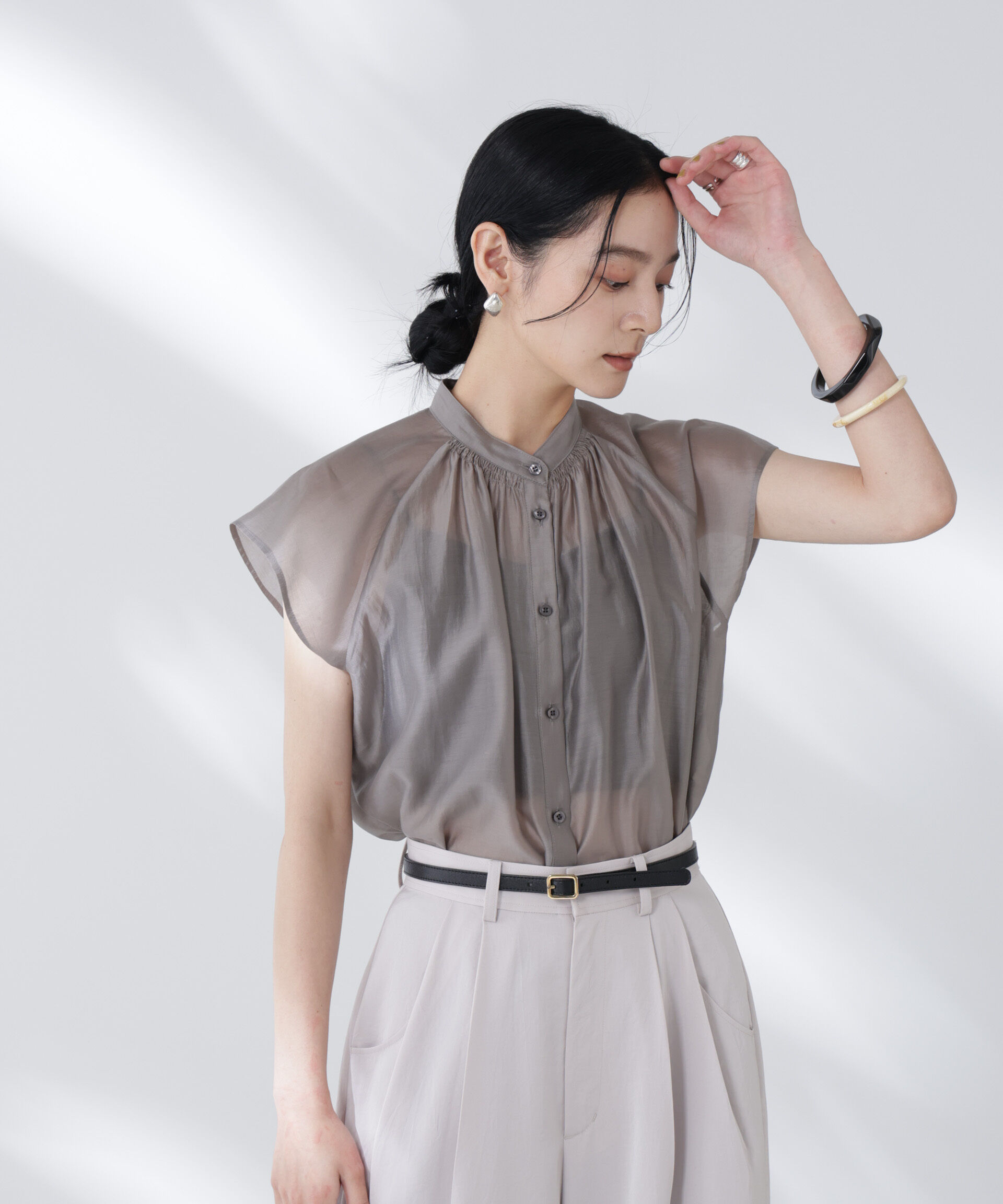 nano･universe「シアーサテンスタンドカラーブラウス」|シャツ・ブラウス|