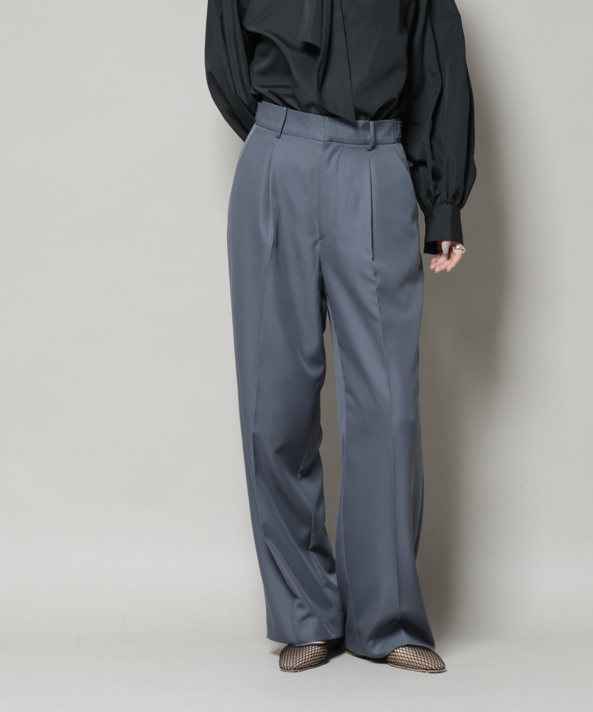 nano･universe「サイドタブセンタープレスセミワイドパンツ」|チノ|