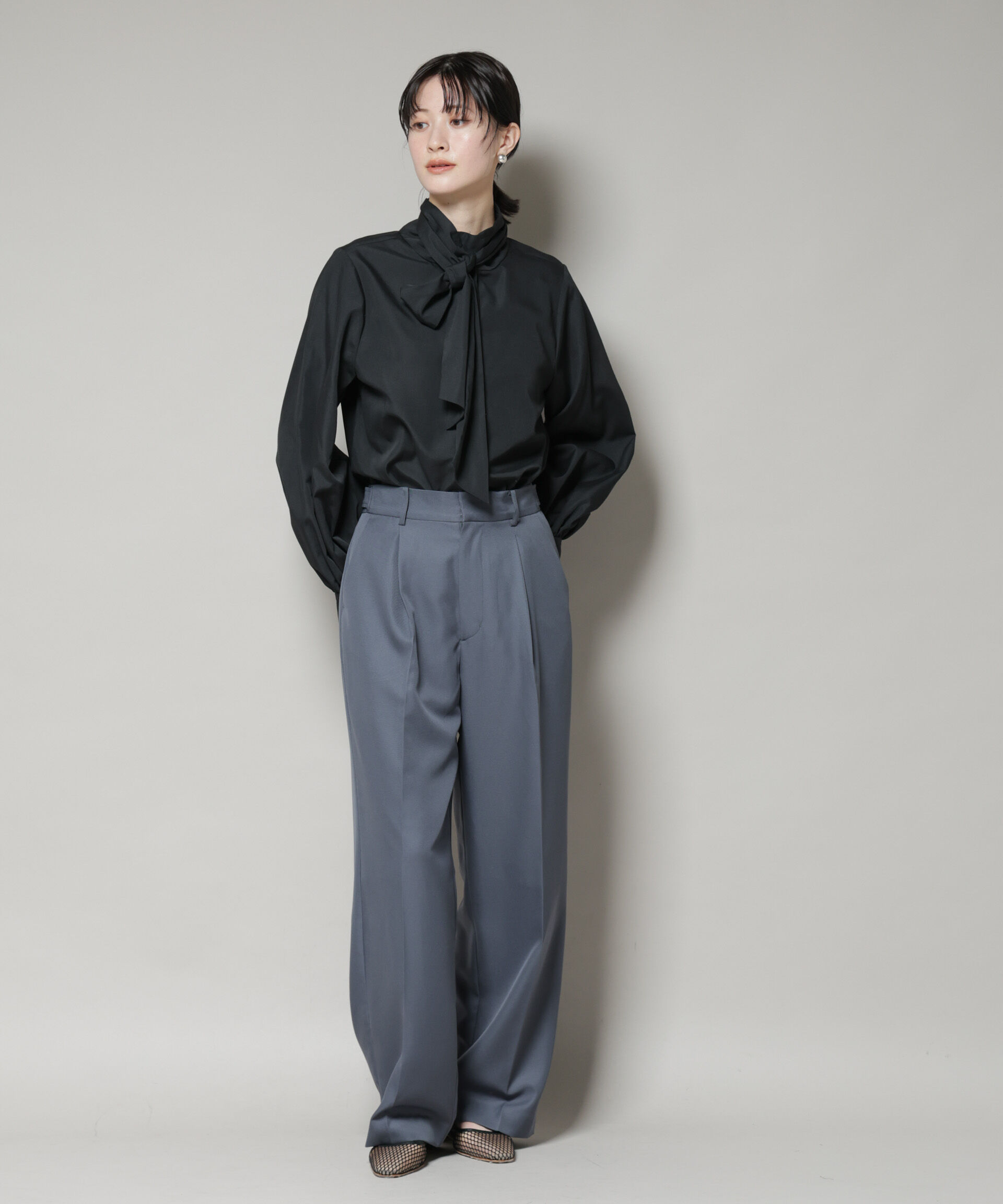 nano･universe「サイドタブセンタープレスセミワイドパンツ」|チノ|