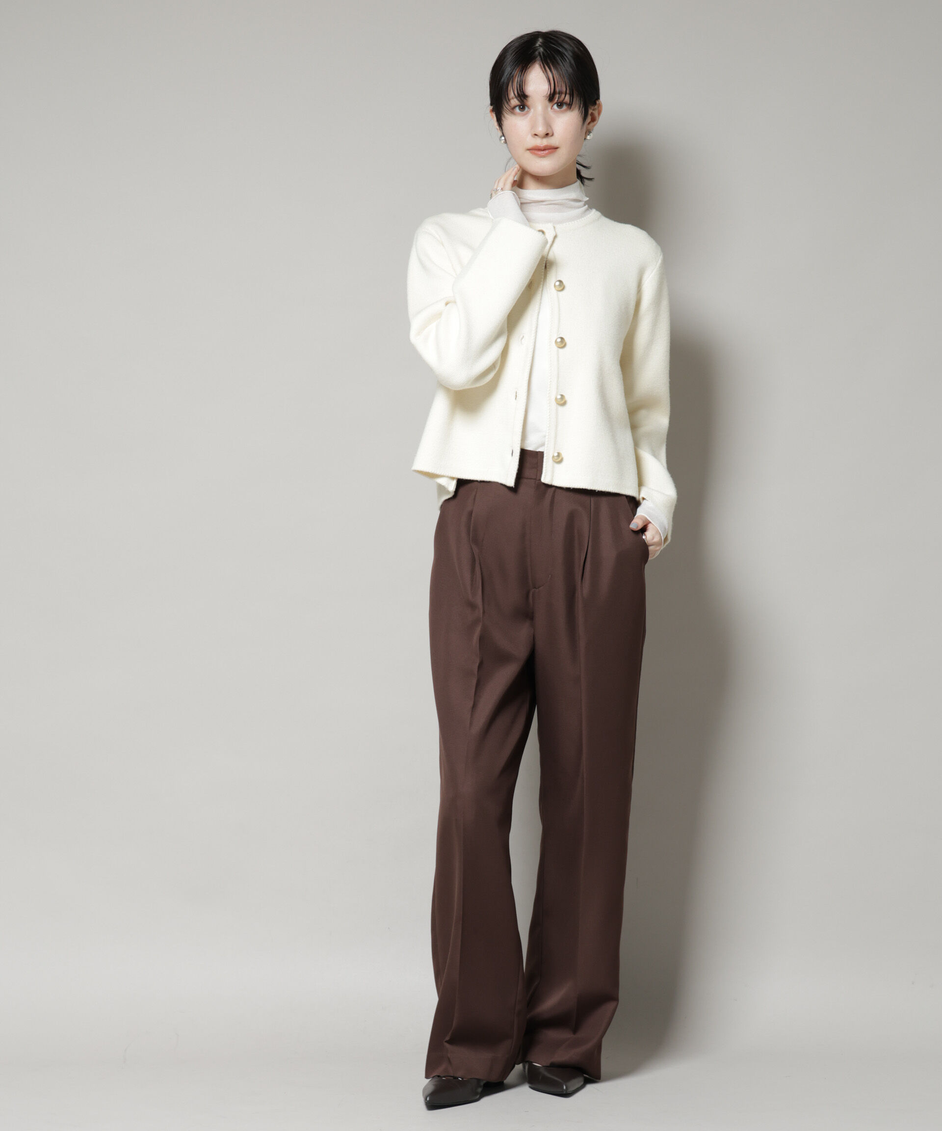 nano･universe「サイドタブセンタープレスセミワイドパンツ」|チノ|