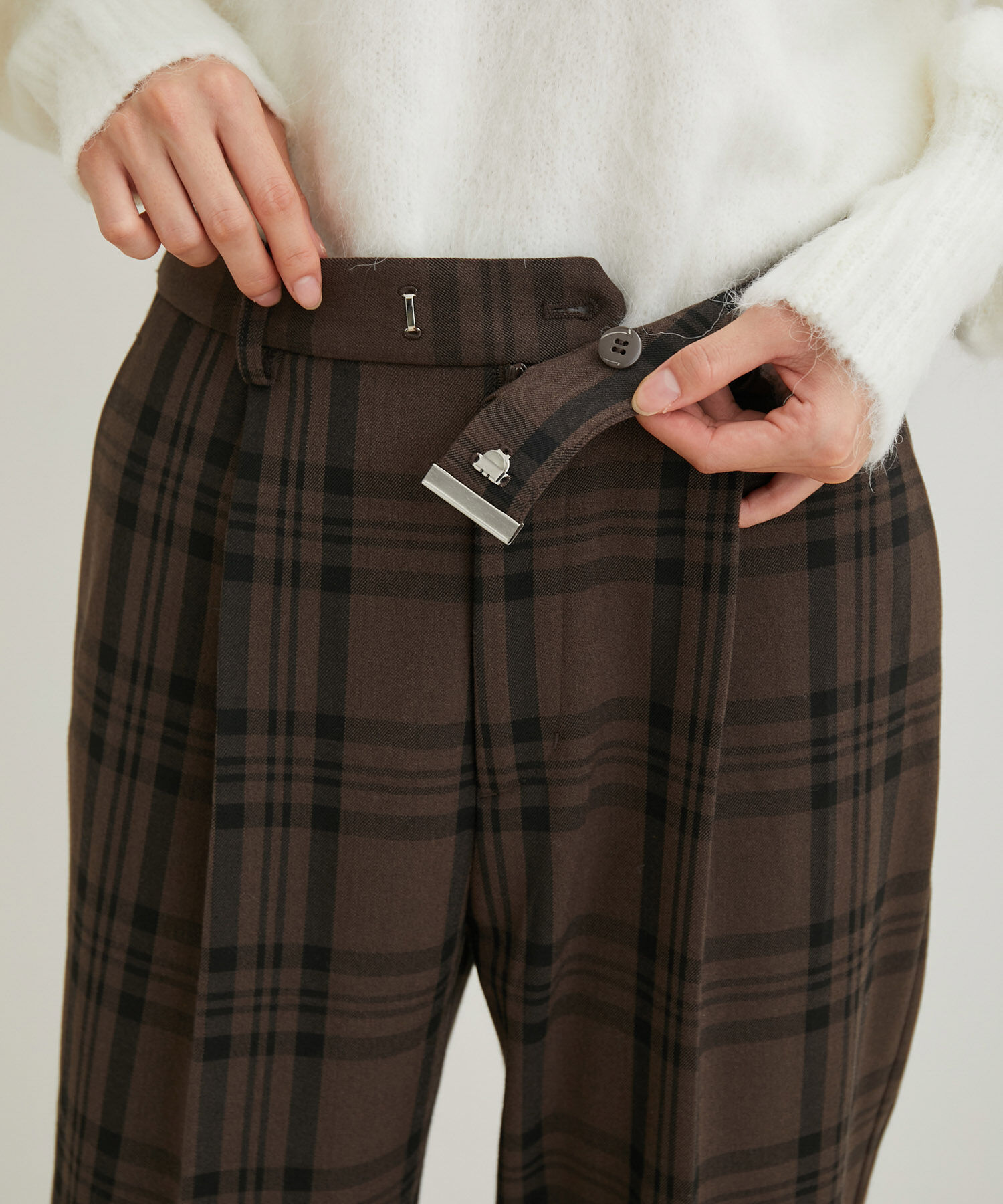 VIS「【HOT BEAUTY STRETCH】【洗える】ワンタックテーパードパンツ【sustainable】」|チノ|