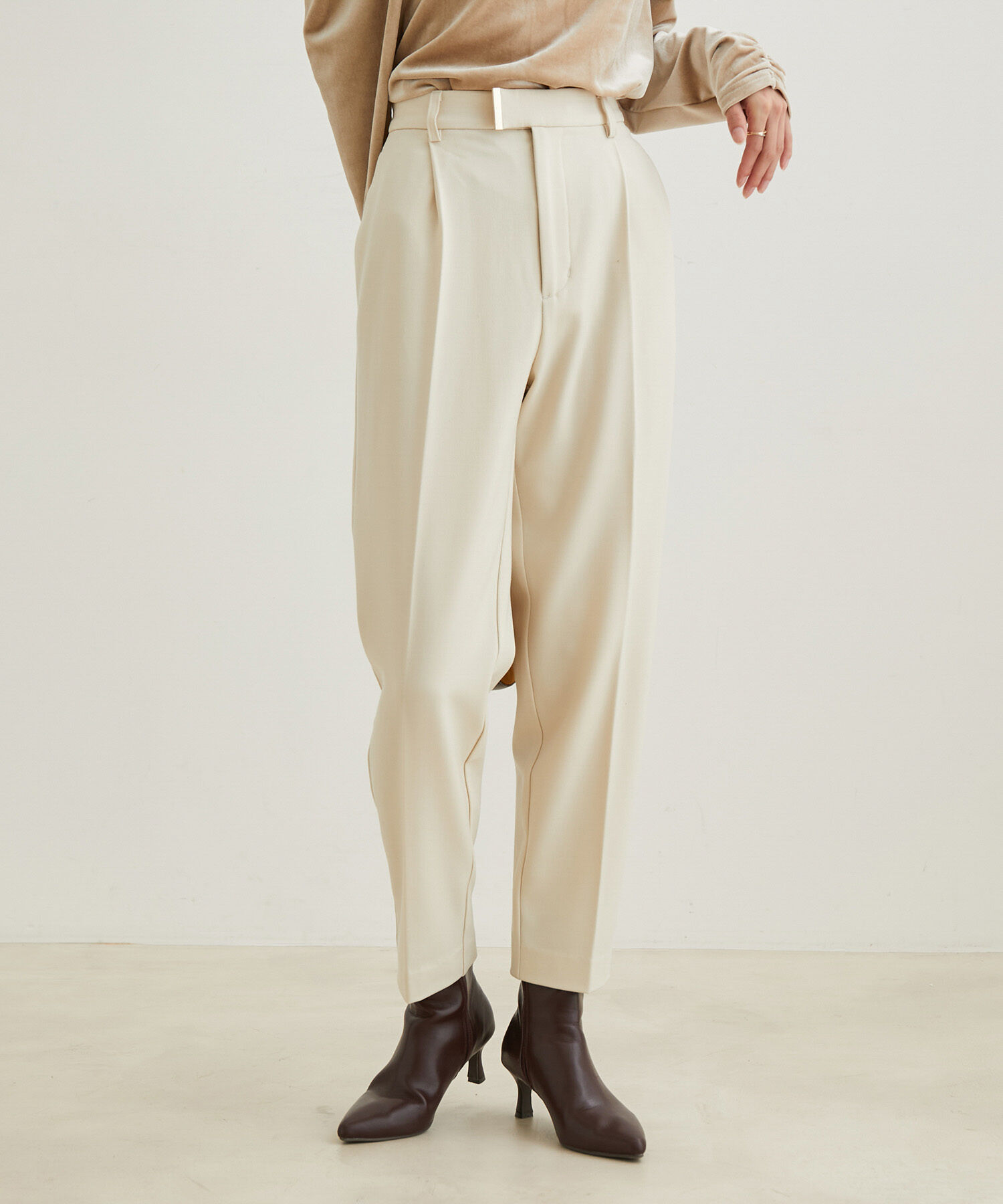 VIS「【HOT BEAUTY STRETCH】【洗える】ワンタックテーパードパンツ【sustainable】」|チノ|
