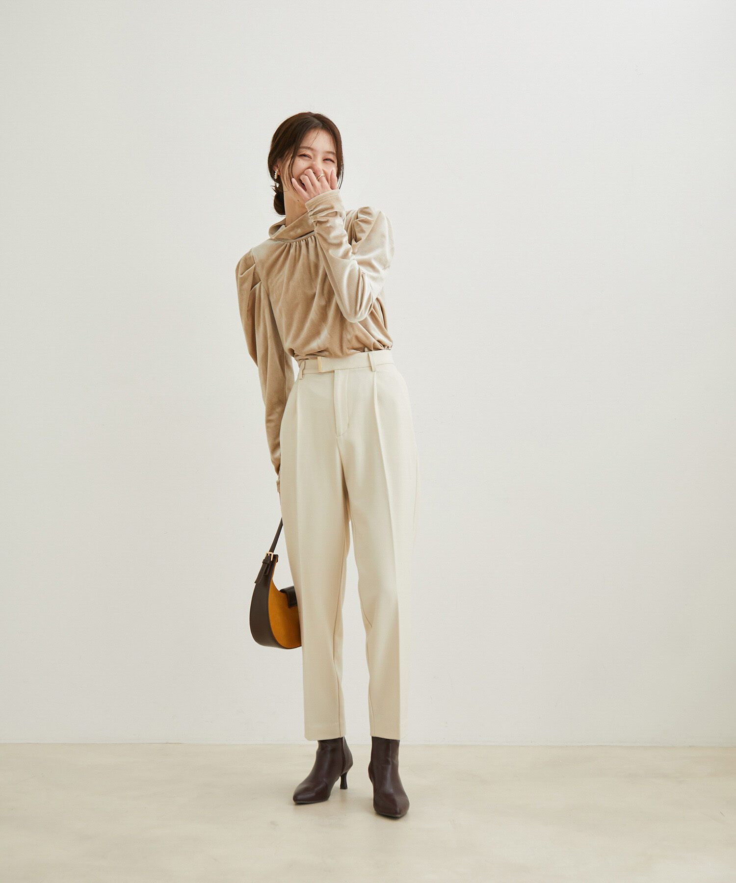 VIS「【HOT BEAUTY STRETCH】【洗える】ワンタックテーパードパンツ【sustainable】」|チノ|