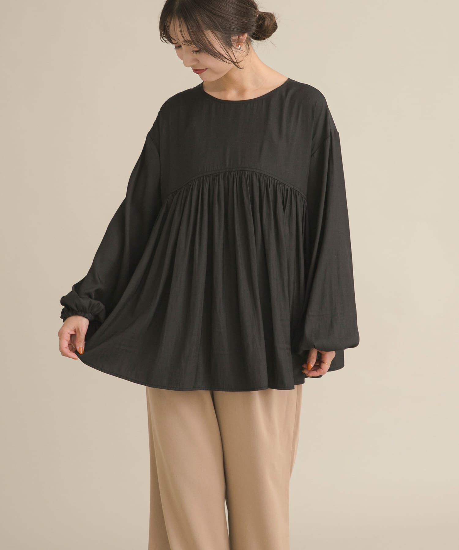 URBAN RESEARCH DOORS「『スタッフ企画』2WAYギャザー切替ブラウス」|シャツ・ブラウス|