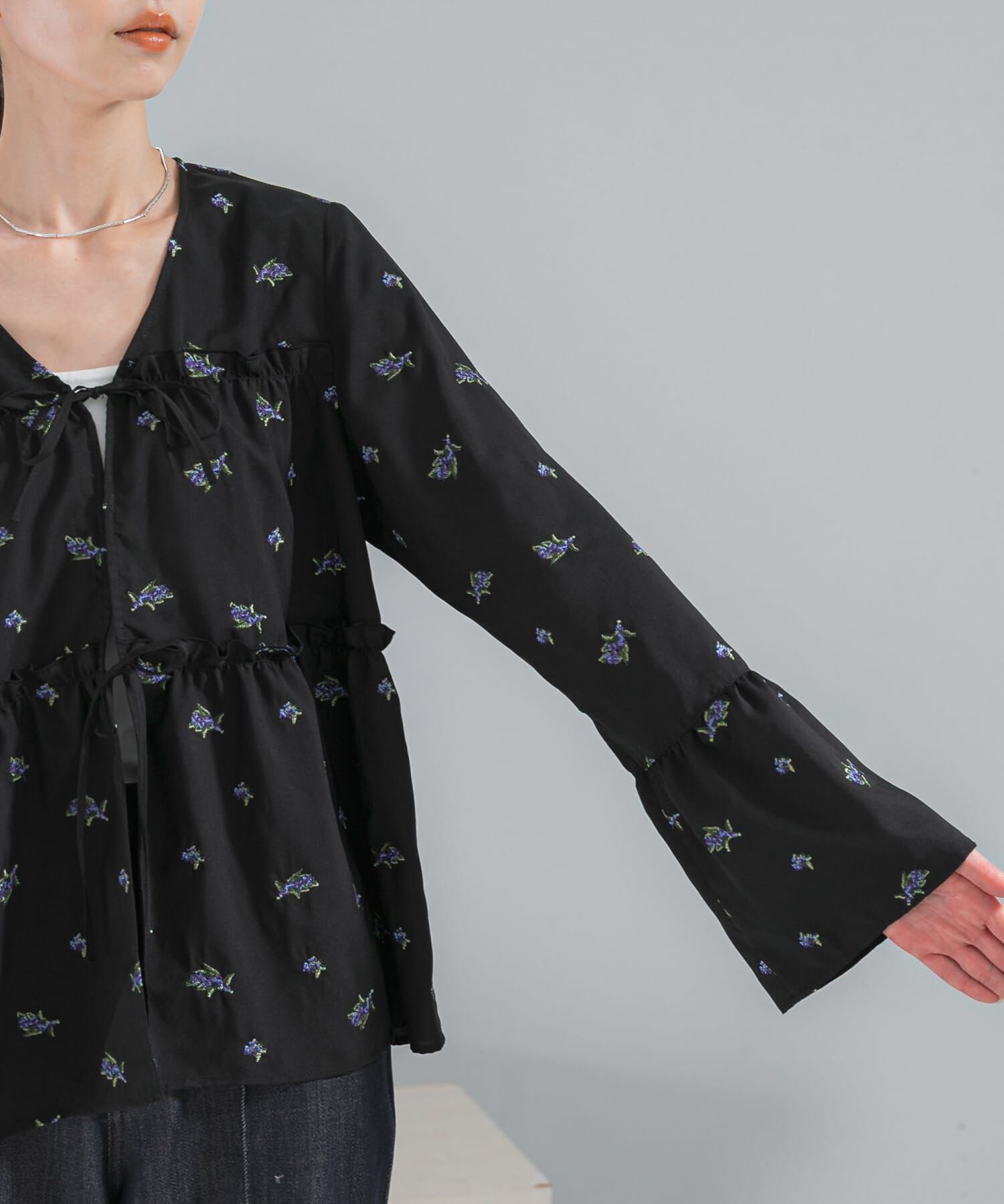 URBAN RESEARCH ROSSO「フラワー刺繍ギャザーブラウス」|シャツ・ブラウス|