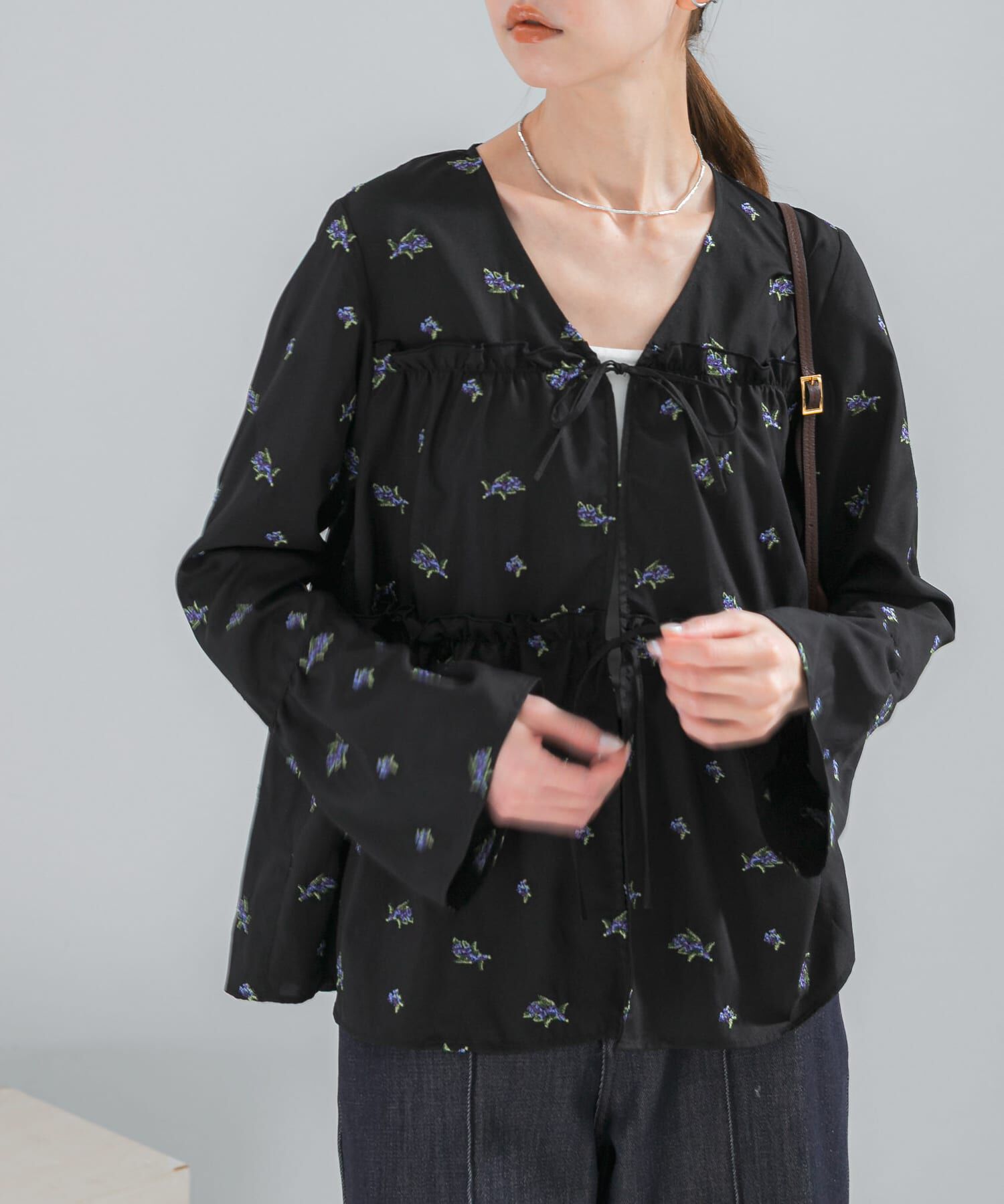 URBAN RESEARCH ROSSO「フラワー刺繍ギャザーブラウス」|シャツ・ブラウス|