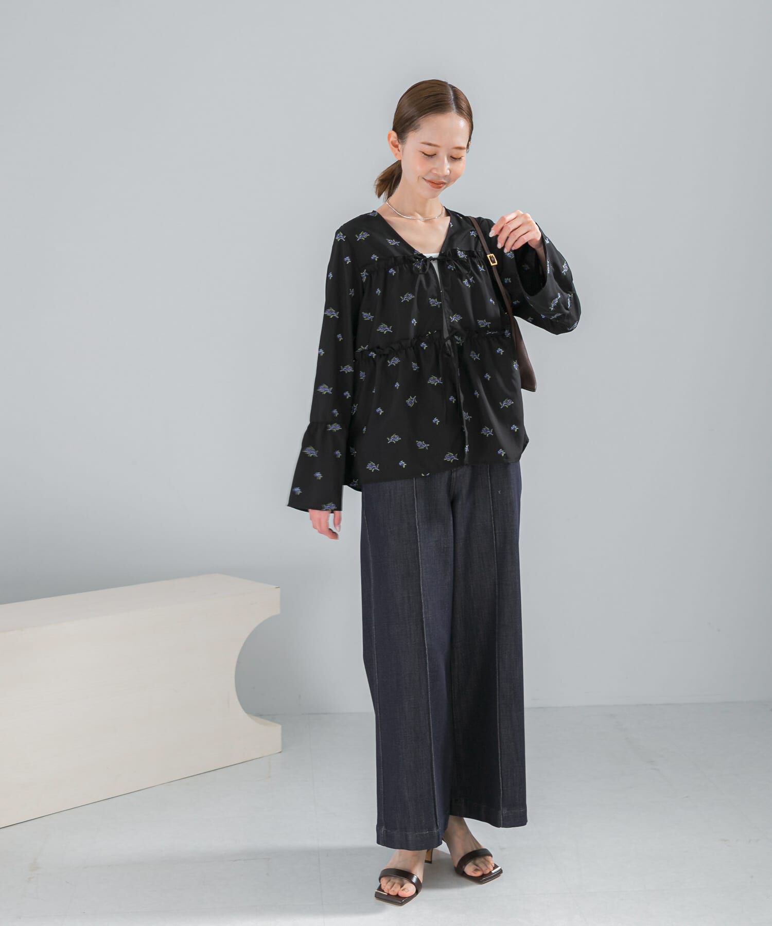 URBAN RESEARCH ROSSO「フラワー刺繍ギャザーブラウス」|シャツ・ブラウス|