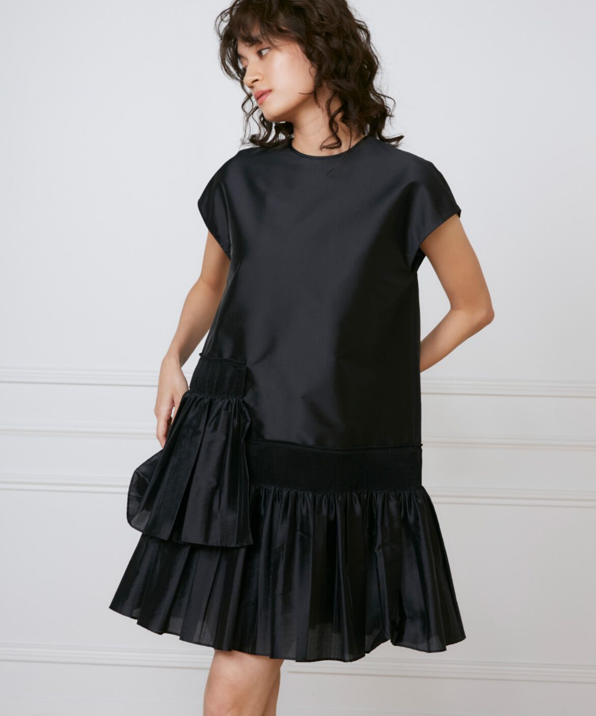 INED「シャーリングプリーツワンピース《la veille by SUPERIOR CLOSET》」|ワンピース|ブラック