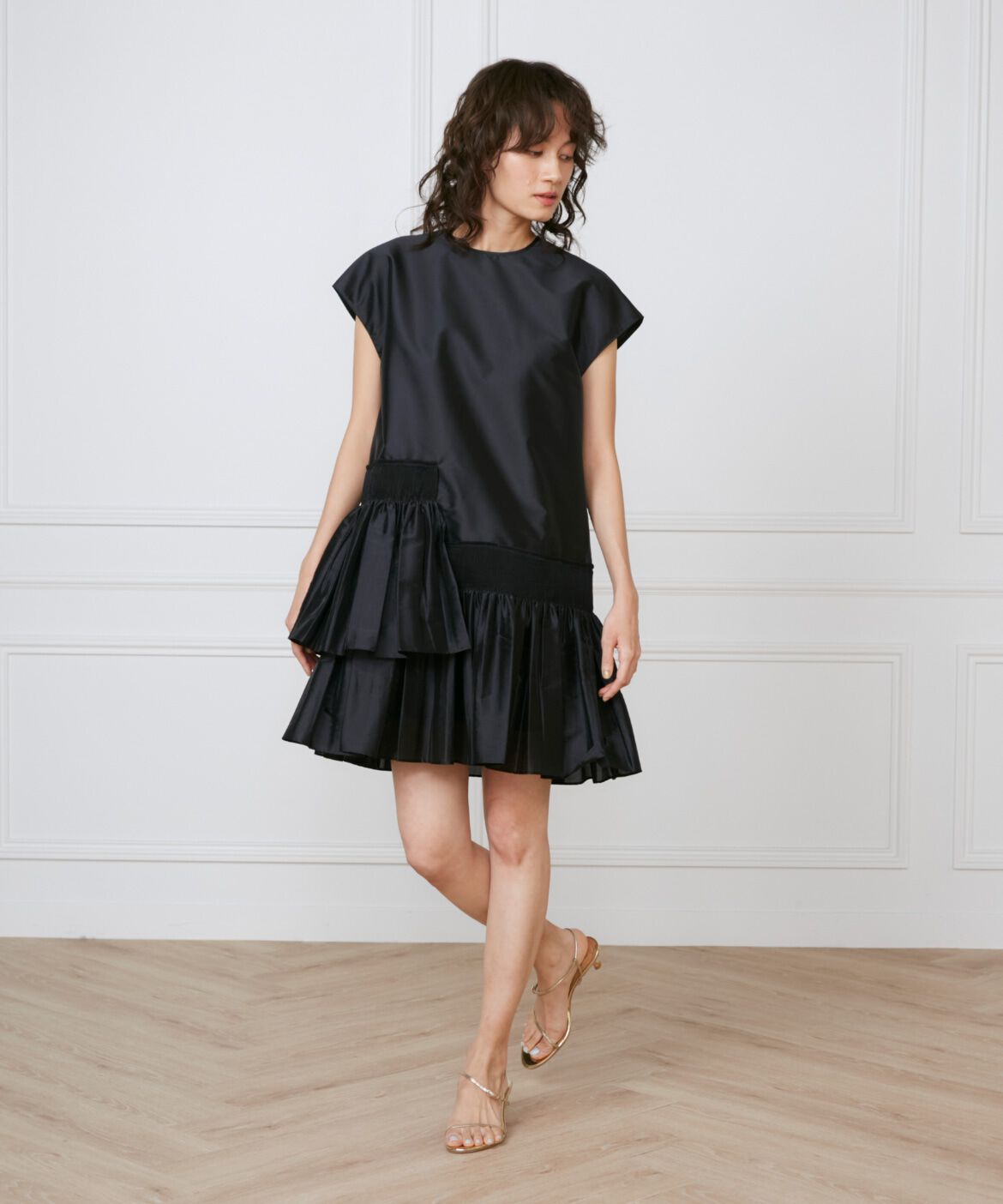 INED「シャーリングプリーツワンピース《la veille by SUPERIOR CLOSET》」|ワンピース|