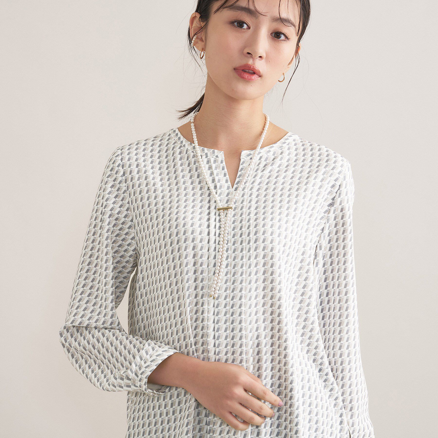 INDIVI「【セレモニー／洗える／透けにくい】ジオメ柄プリントブラウス」|シャツ・ブラウス|