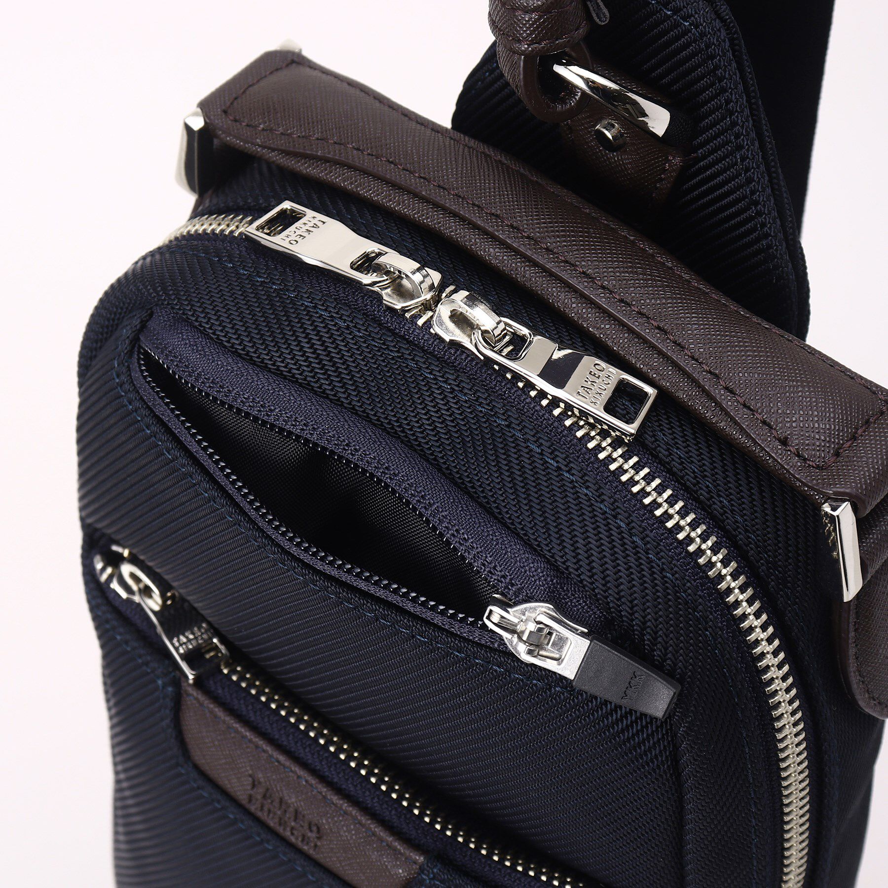 TAKEO KIKUCHI「薄マチ スマート 大人　ワンショルダーバッグ」|ショルダー・メッセンジャー|