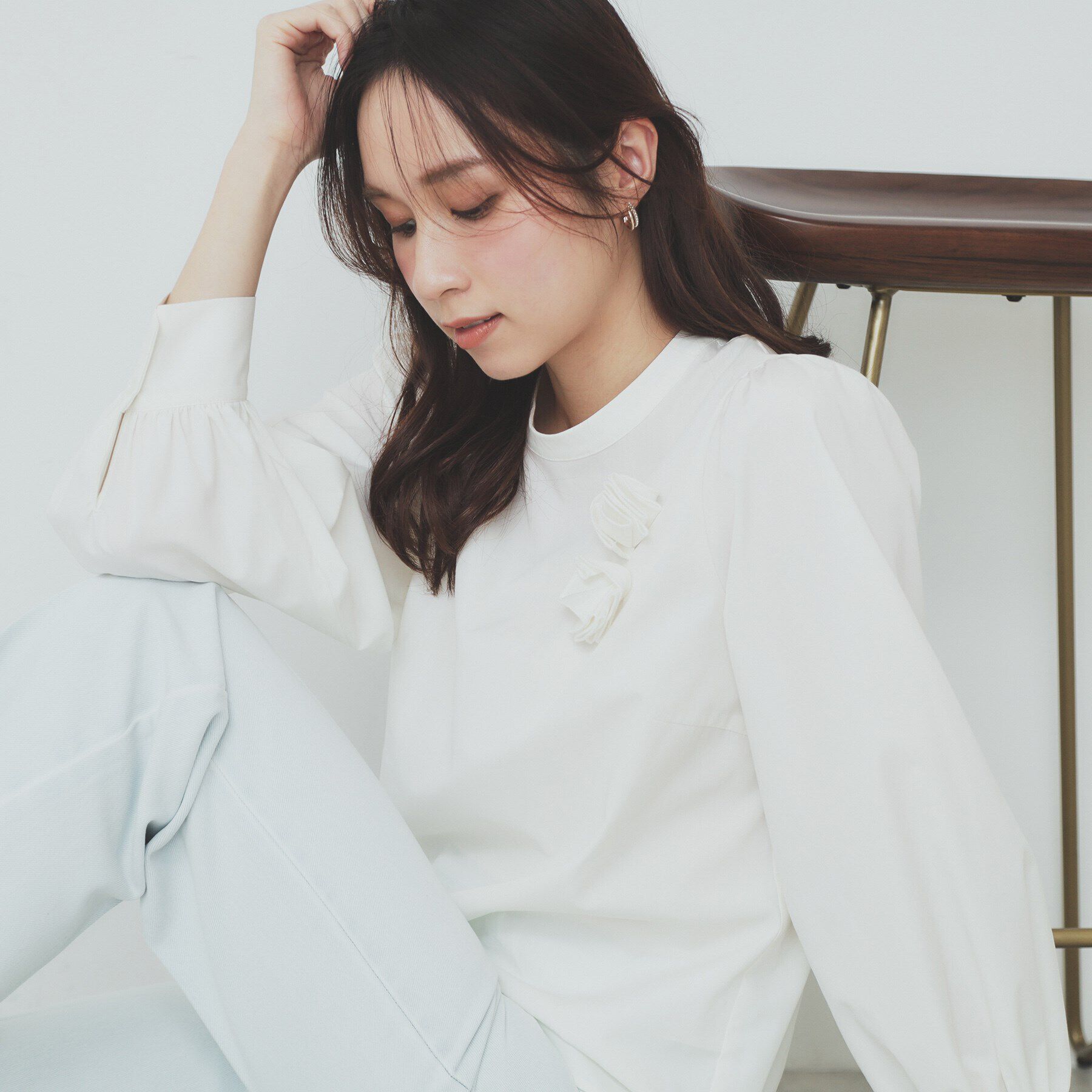 index「コサージュ付きタックパフブラウス【洗濯機洗い可/イージーアイロン】」|シャツ・ブラウス|