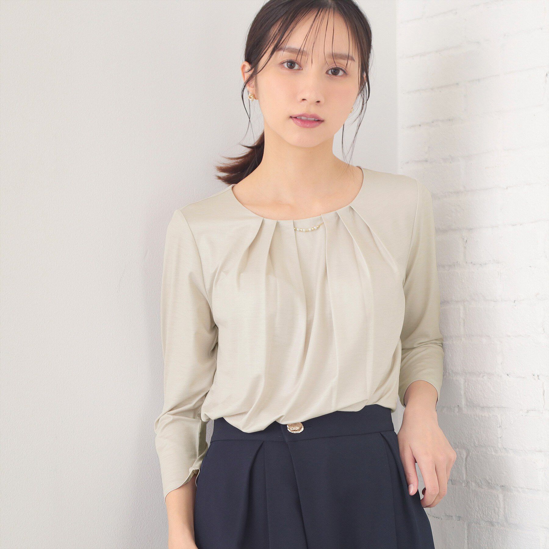 index「タックビジュー7分袖トップス【洗濯機可】」|Tシャツ・カットソー|グレージュ(050)