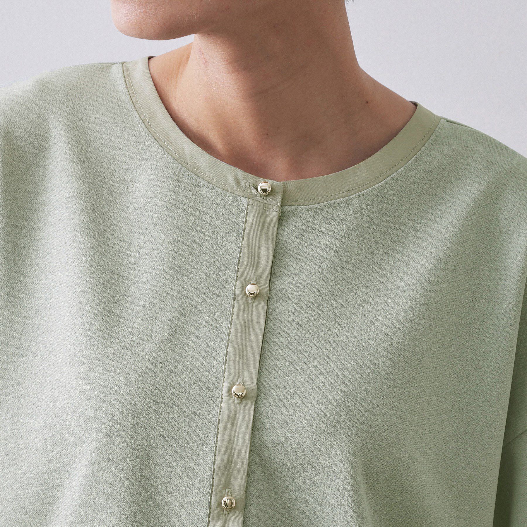 OPAQUE.CLIP「サテン使いヘンリーネックトップス【洗濯機OK】」|Tシャツ・カットソー|