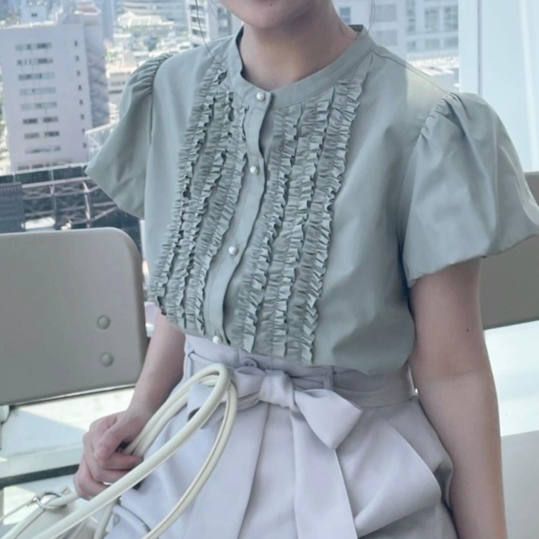 Couture broach「【大人フェミニン・華奢見え・通勤】フロントフリルシャツ」|シャツ・ブラウス|