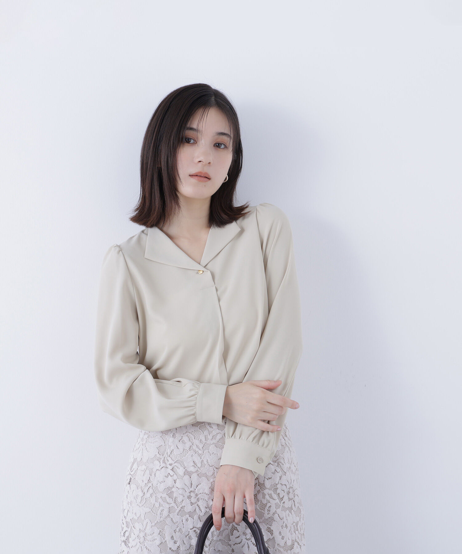  「スキッパーメタルポイントブラウス」|シャツ・ブラウス|ペールイエロ