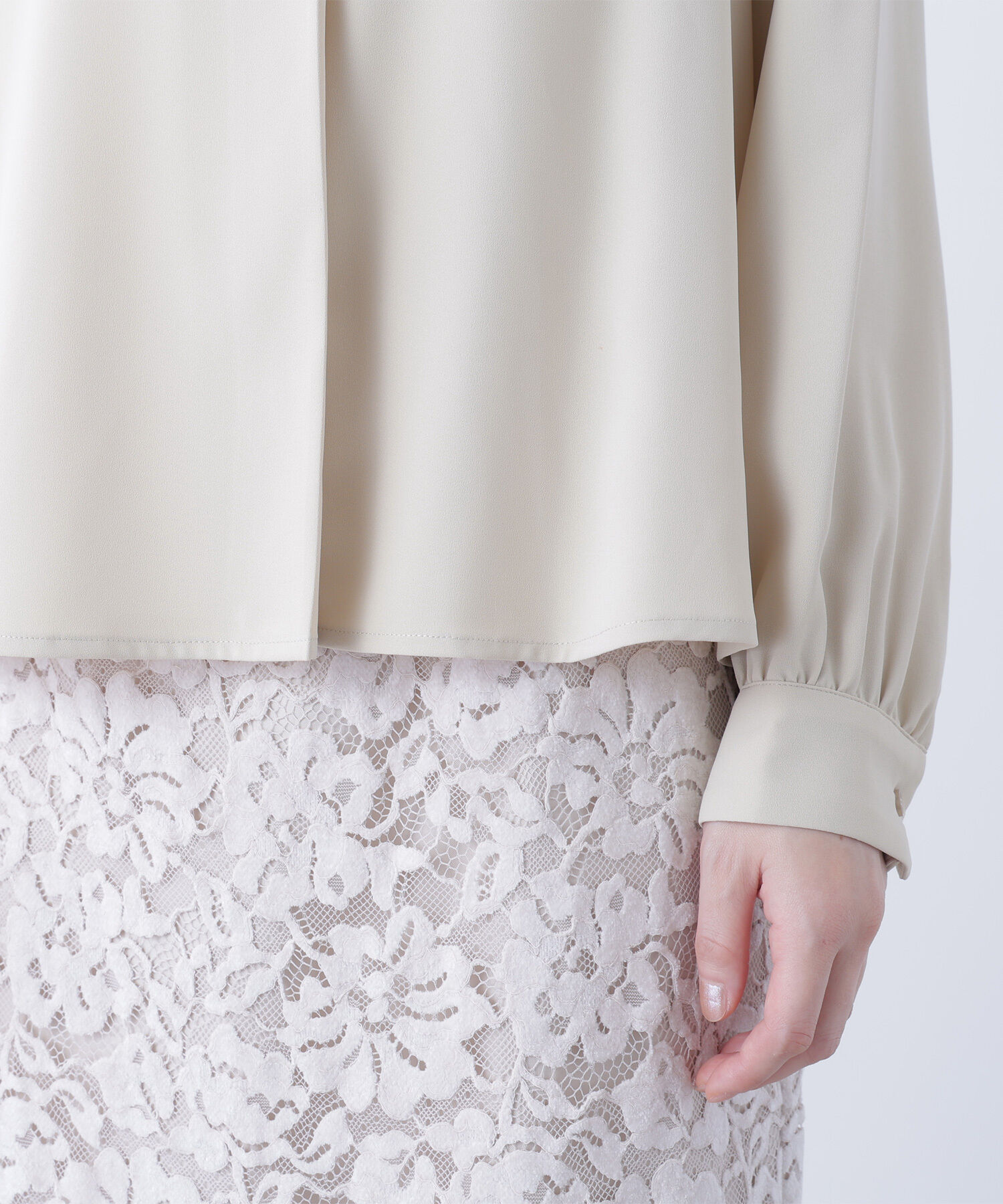  「スキッパーメタルポイントブラウス」|シャツ・ブラウス|