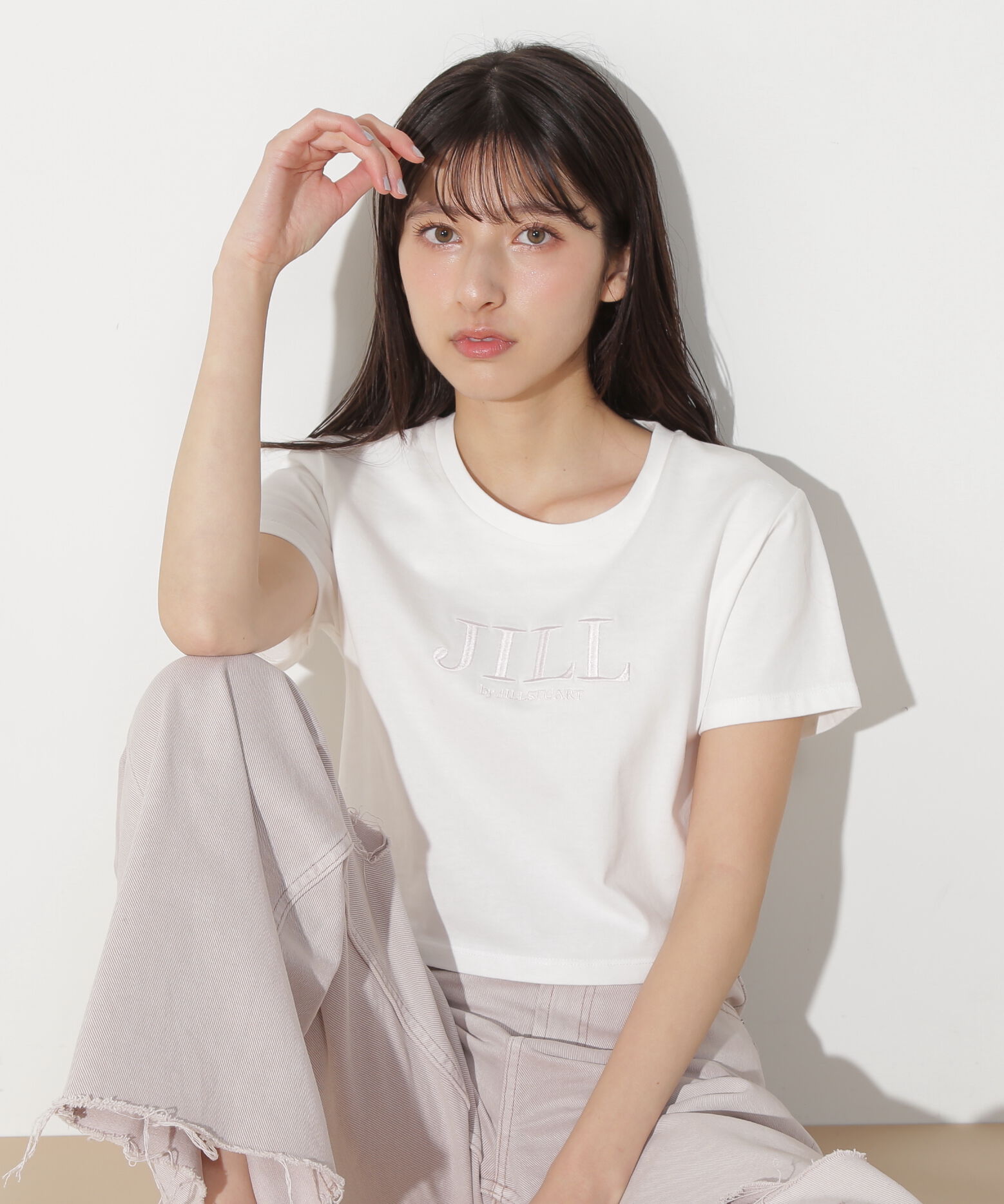 「ショート丈刺繍ロゴTシャツオーガニックコットン」|Tシャツ・カットソー|