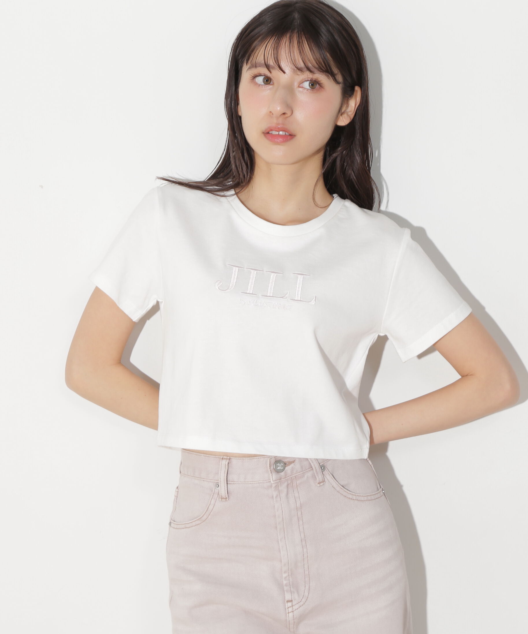  「ショート丈刺繍ロゴTシャツオーガニックコットン」|Tシャツ・カットソー|