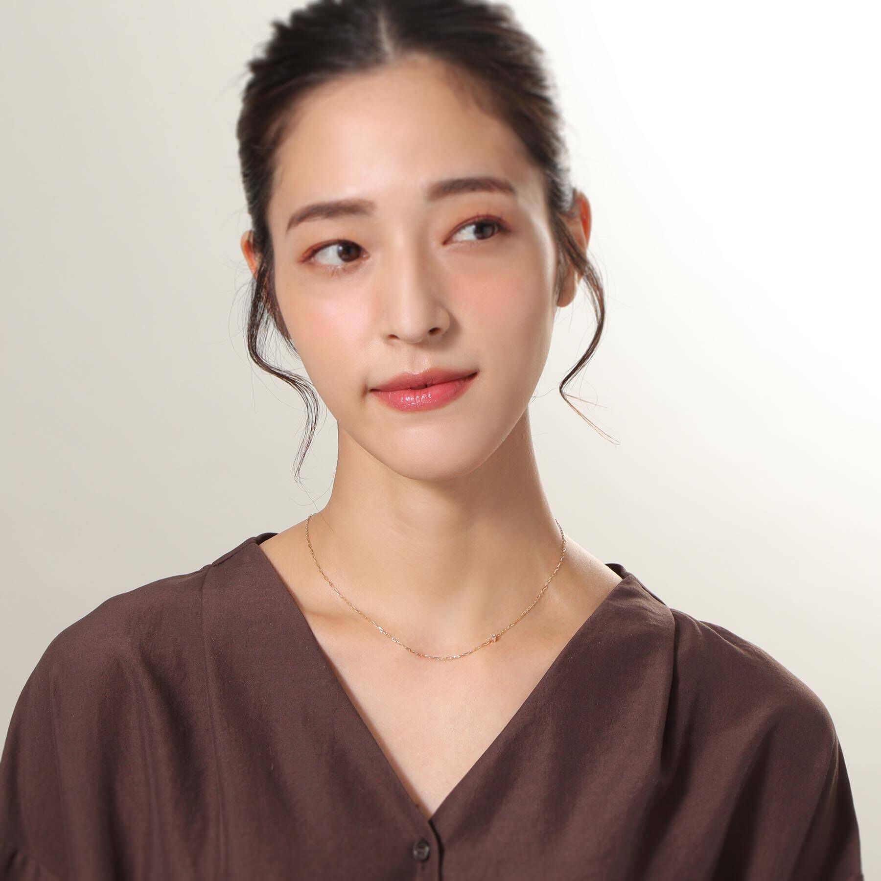 COCOSHNIK「K10ホワイトトパーズスクエアカット アシンメトリーネックレス」|ネックレス|