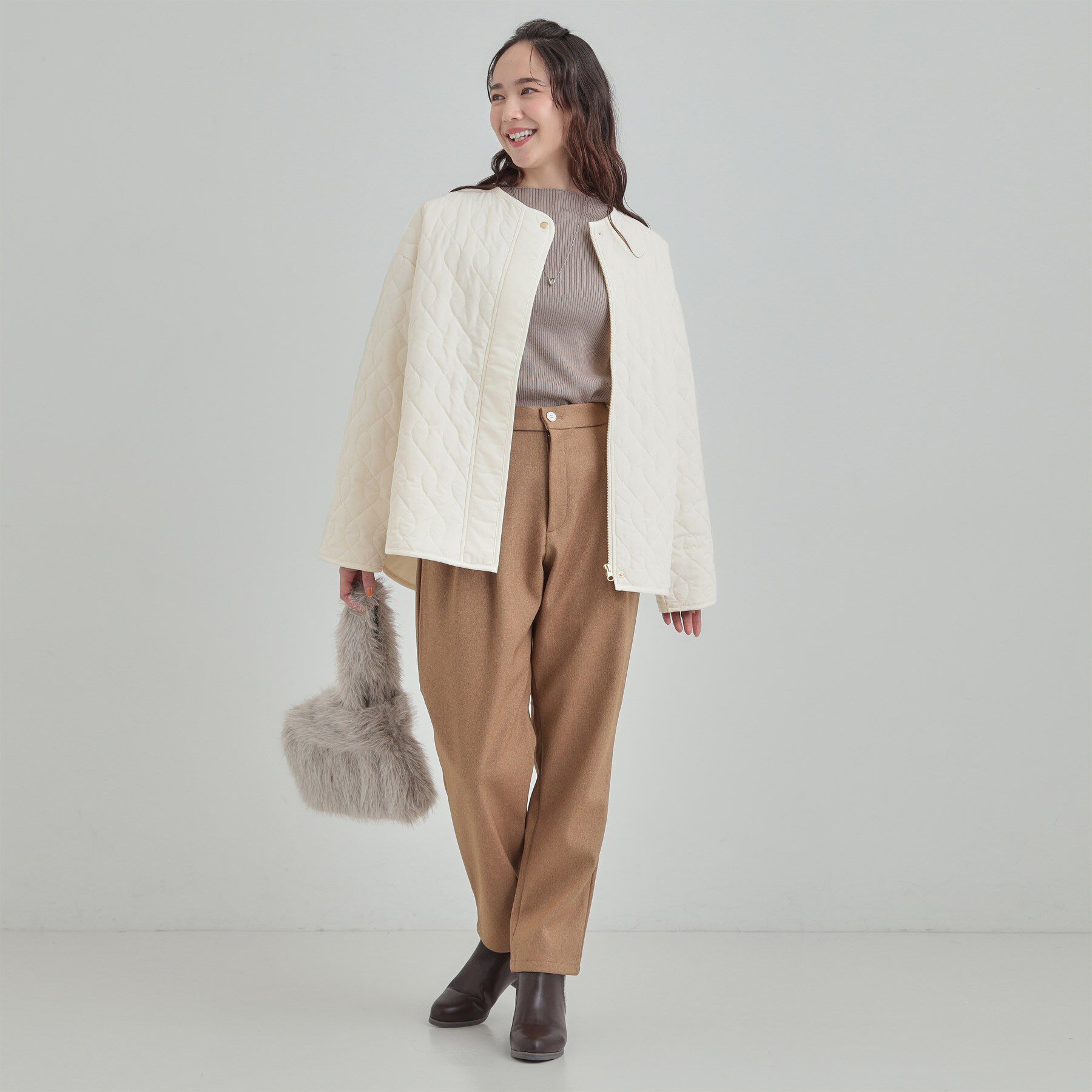 SHOO･LA･RUE「【洗濯機可/S-LL/撥水】ゴールドパーツで女性らしさをプラス 大人が着たい ノーカラーキルトジャケ」|ノーカラージャケット|