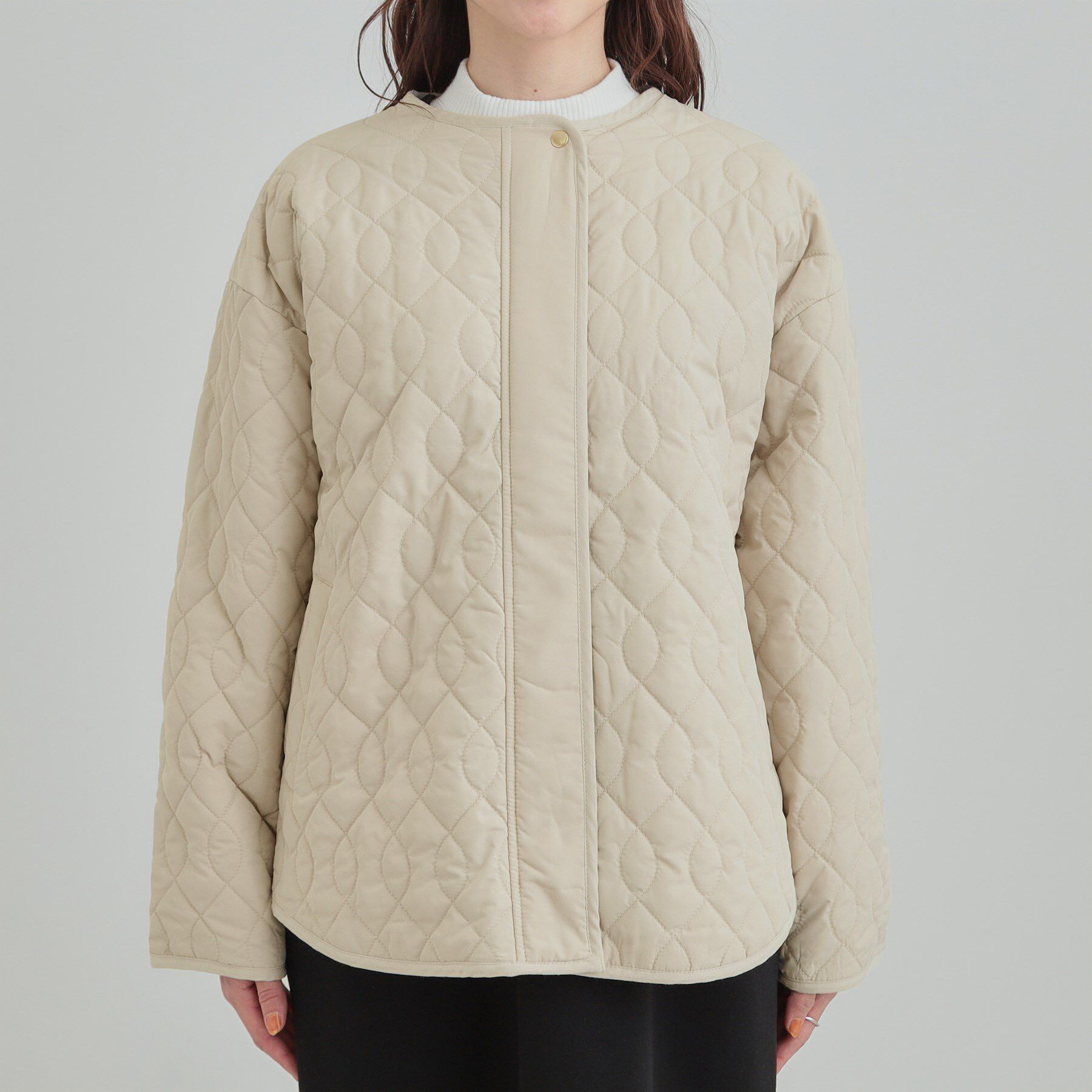 SHOO･LA･RUE「【洗濯機可/S-LL/撥水】ゴールドパーツで女性らしさをプラス 大人が着たい ノーカラーキルトジャケ」|ノーカラージャケット|